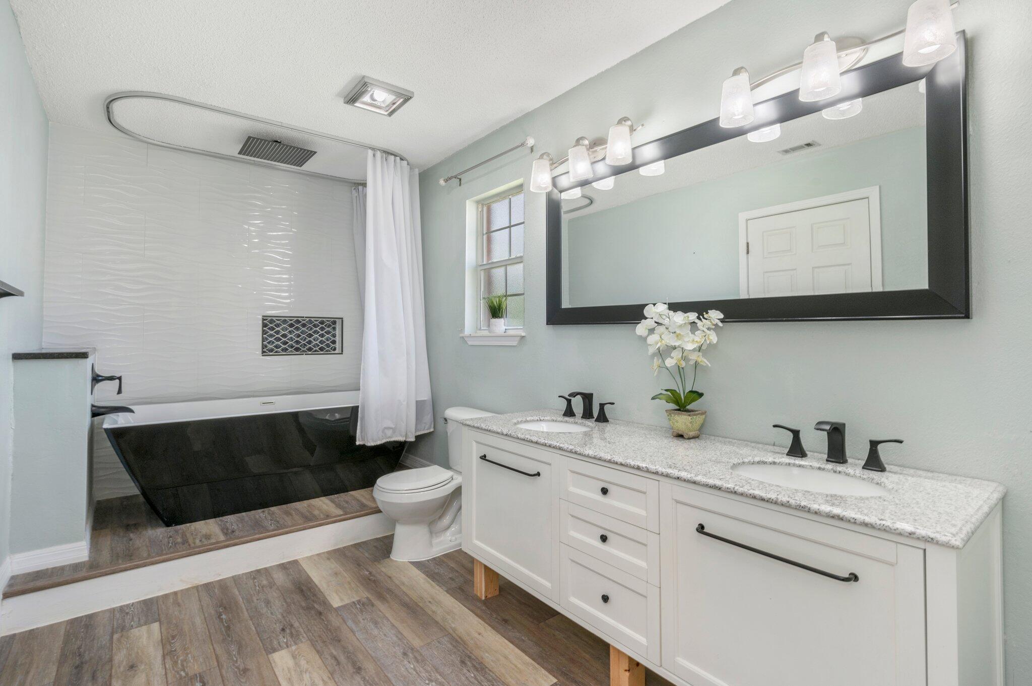 ROLLING HILLS ESTATES - Residential