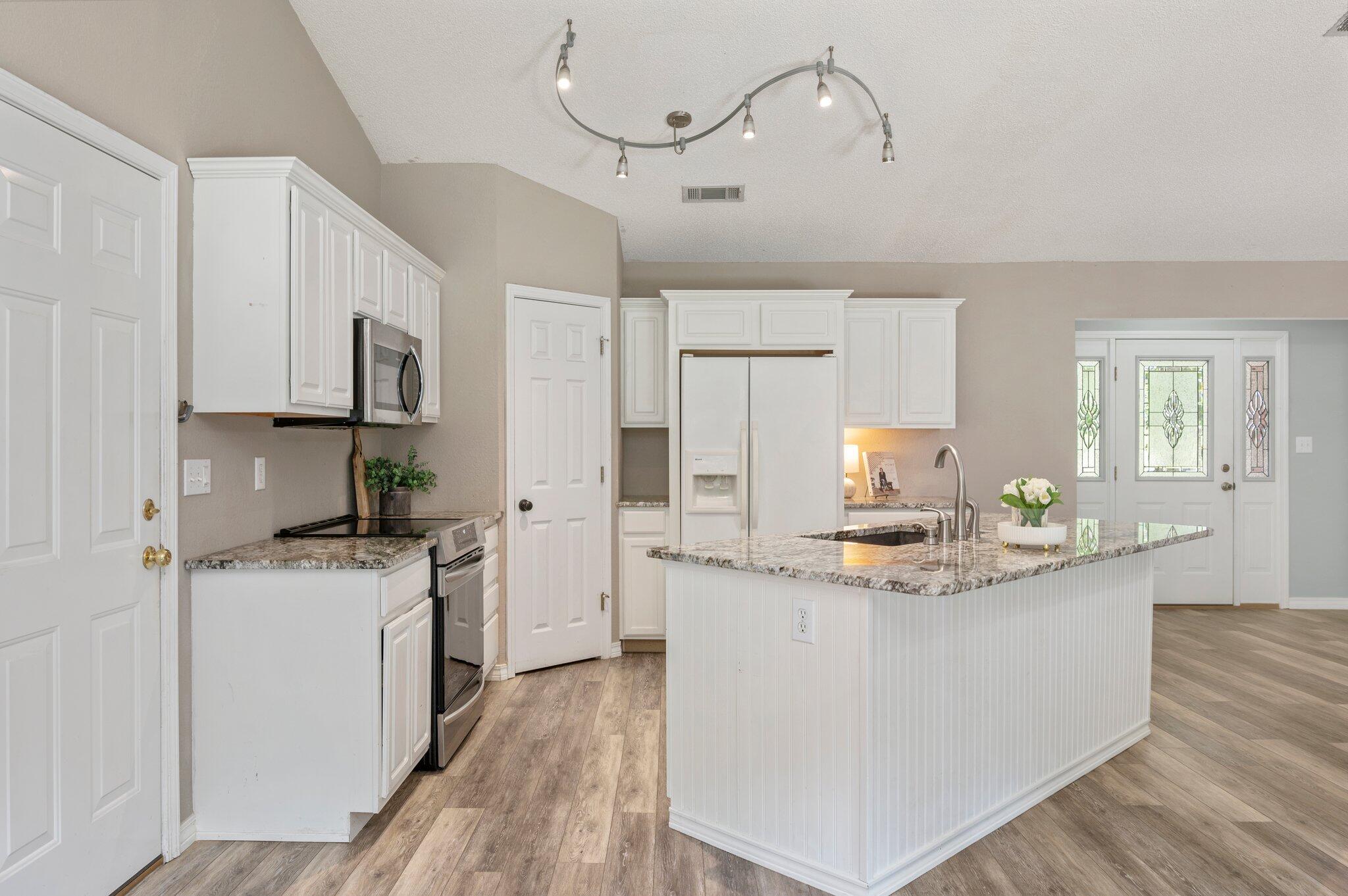 ROLLING HILLS ESTATES - Residential