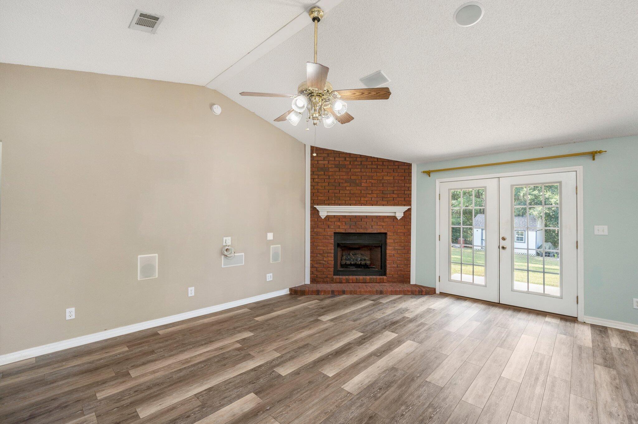 ROLLING HILLS ESTATES - Residential