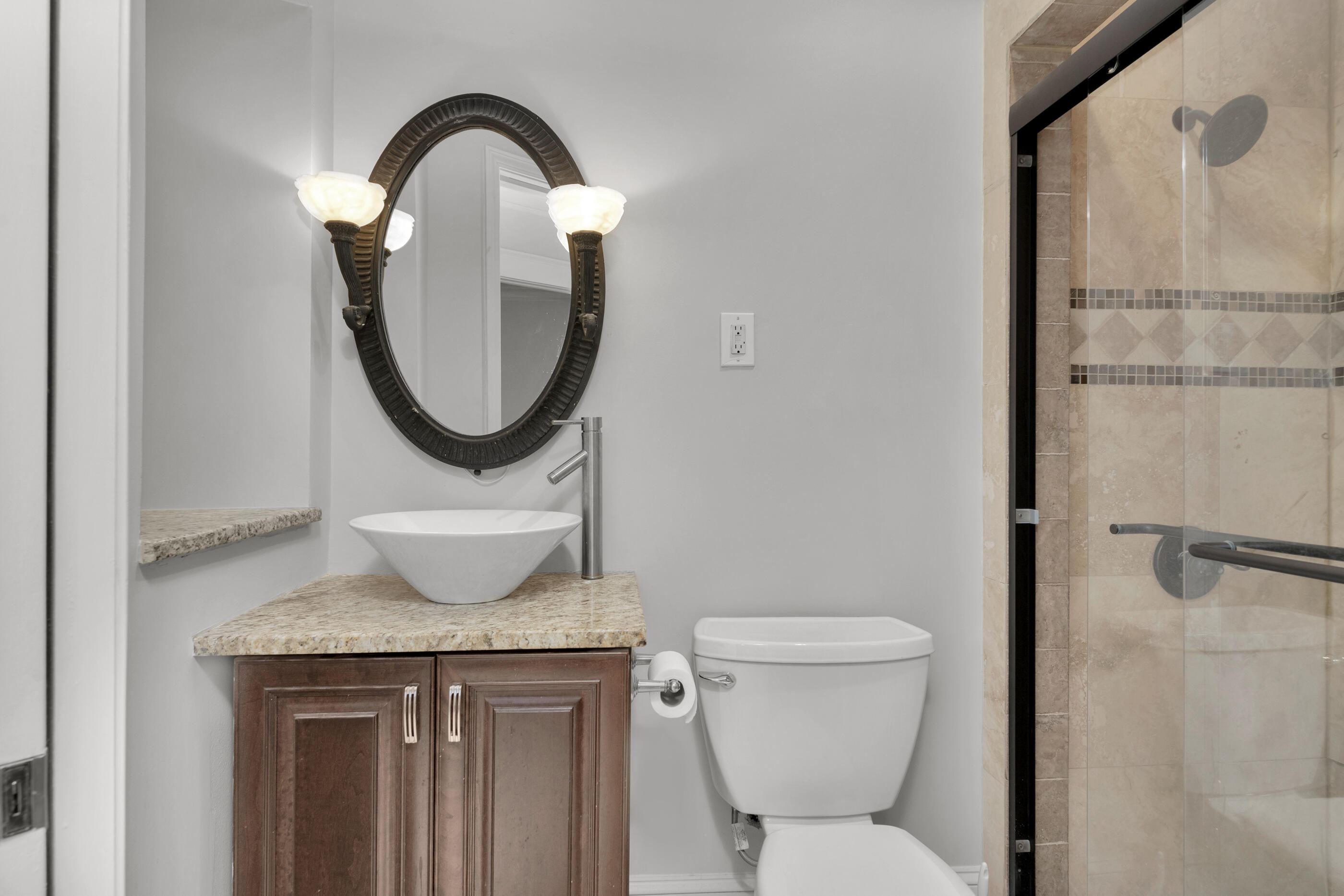 THE SOUND CONDOMINIUM - Residential