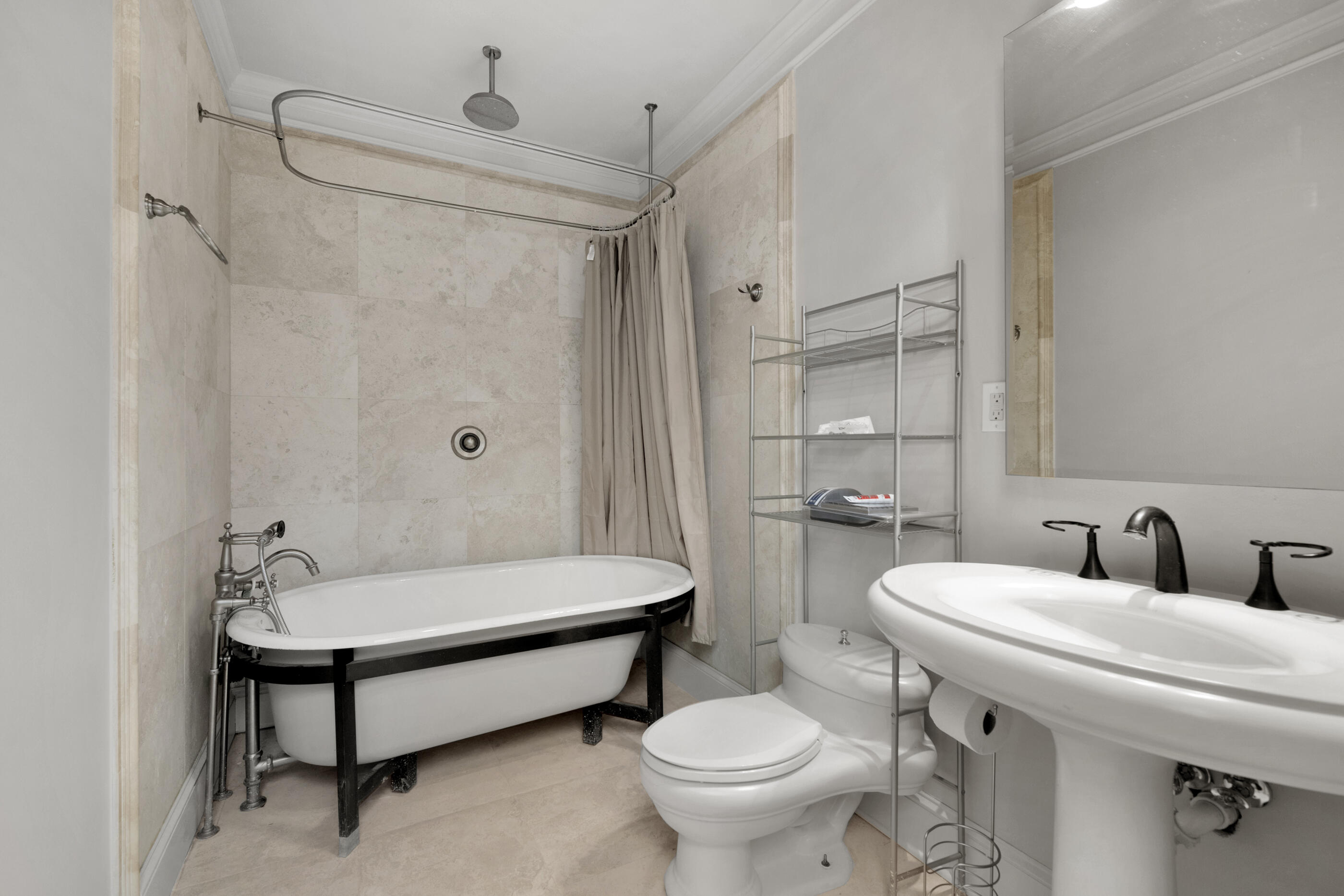 THE SOUND CONDOMINIUM - Residential