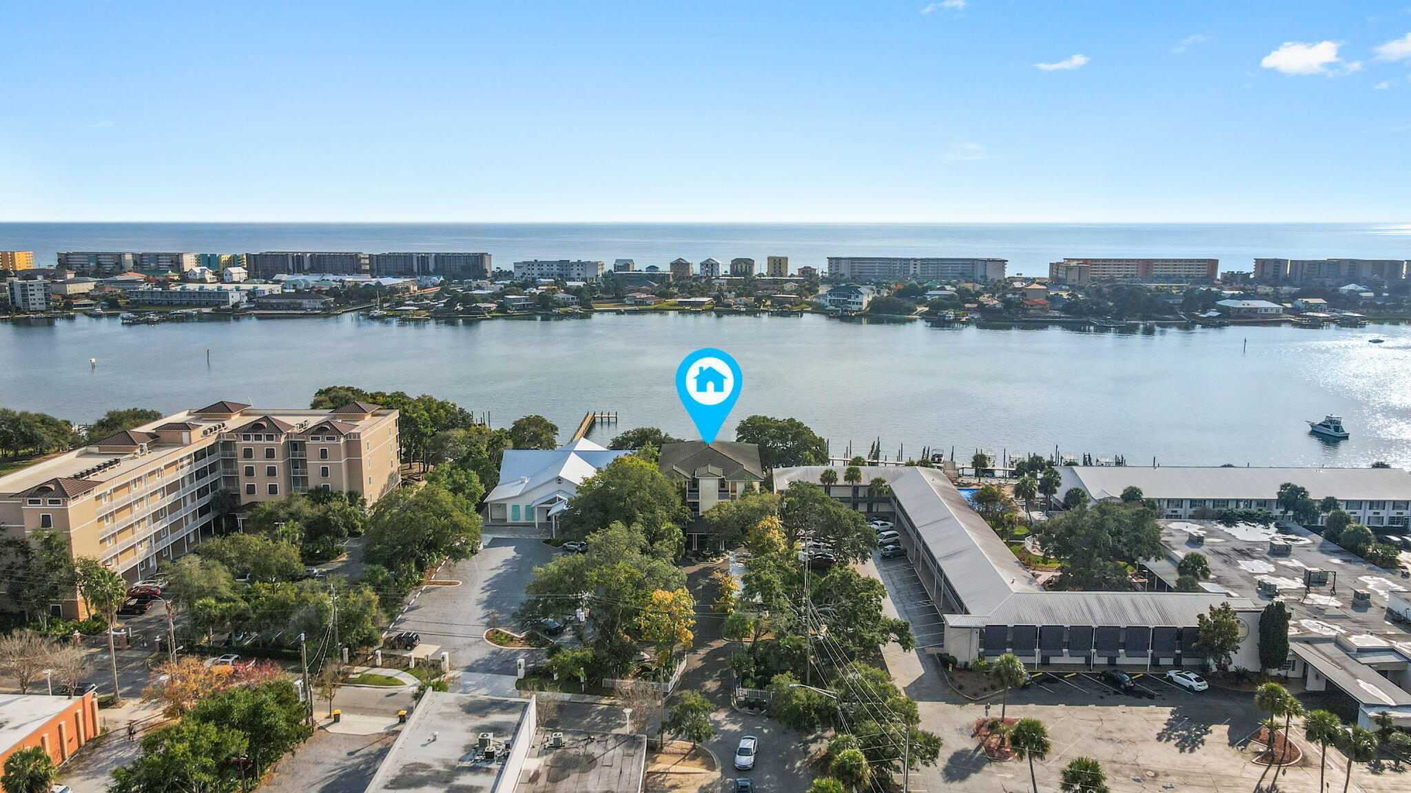 THE SOUND CONDOMINIUM - Residential