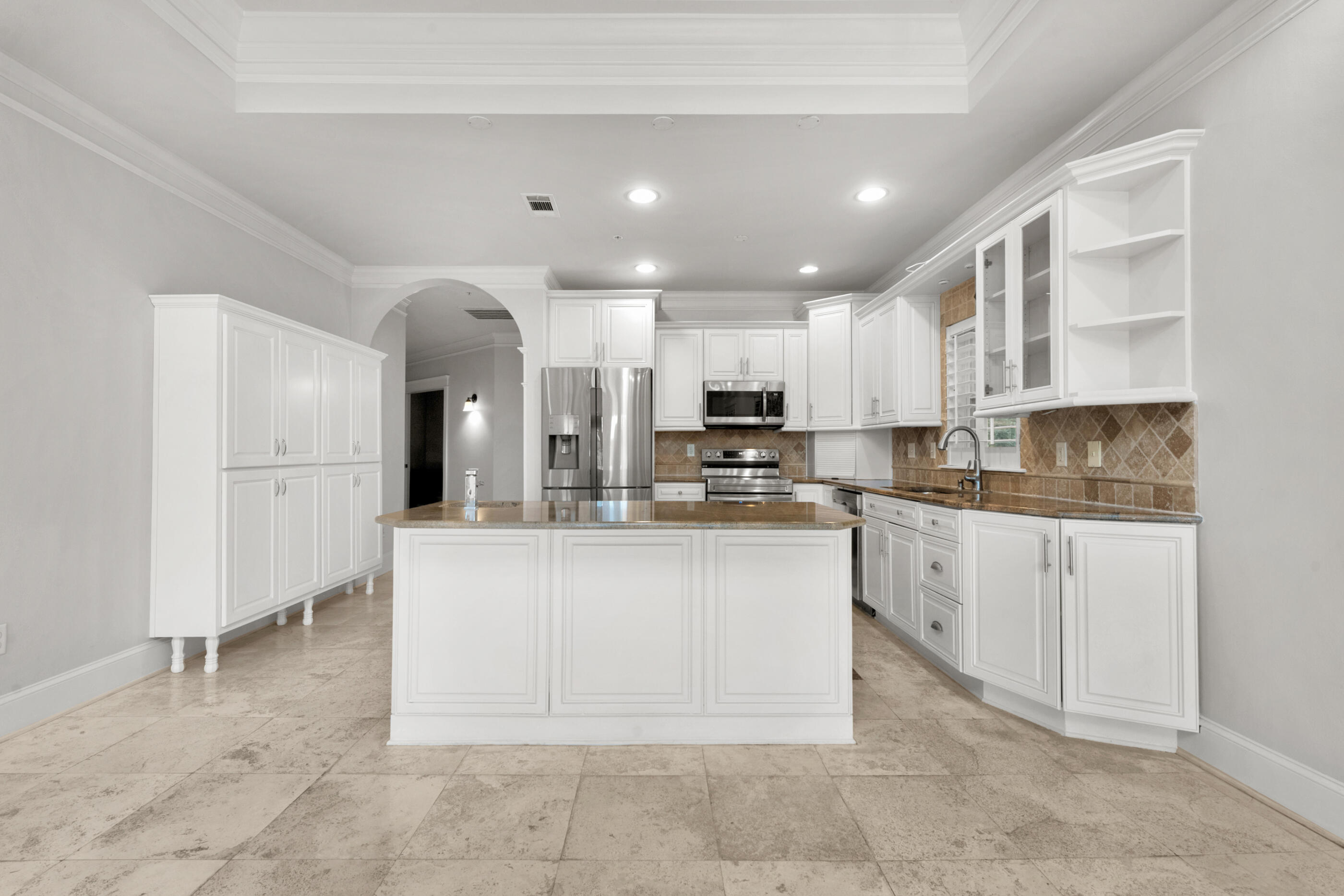 THE SOUND CONDOMINIUM - Residential