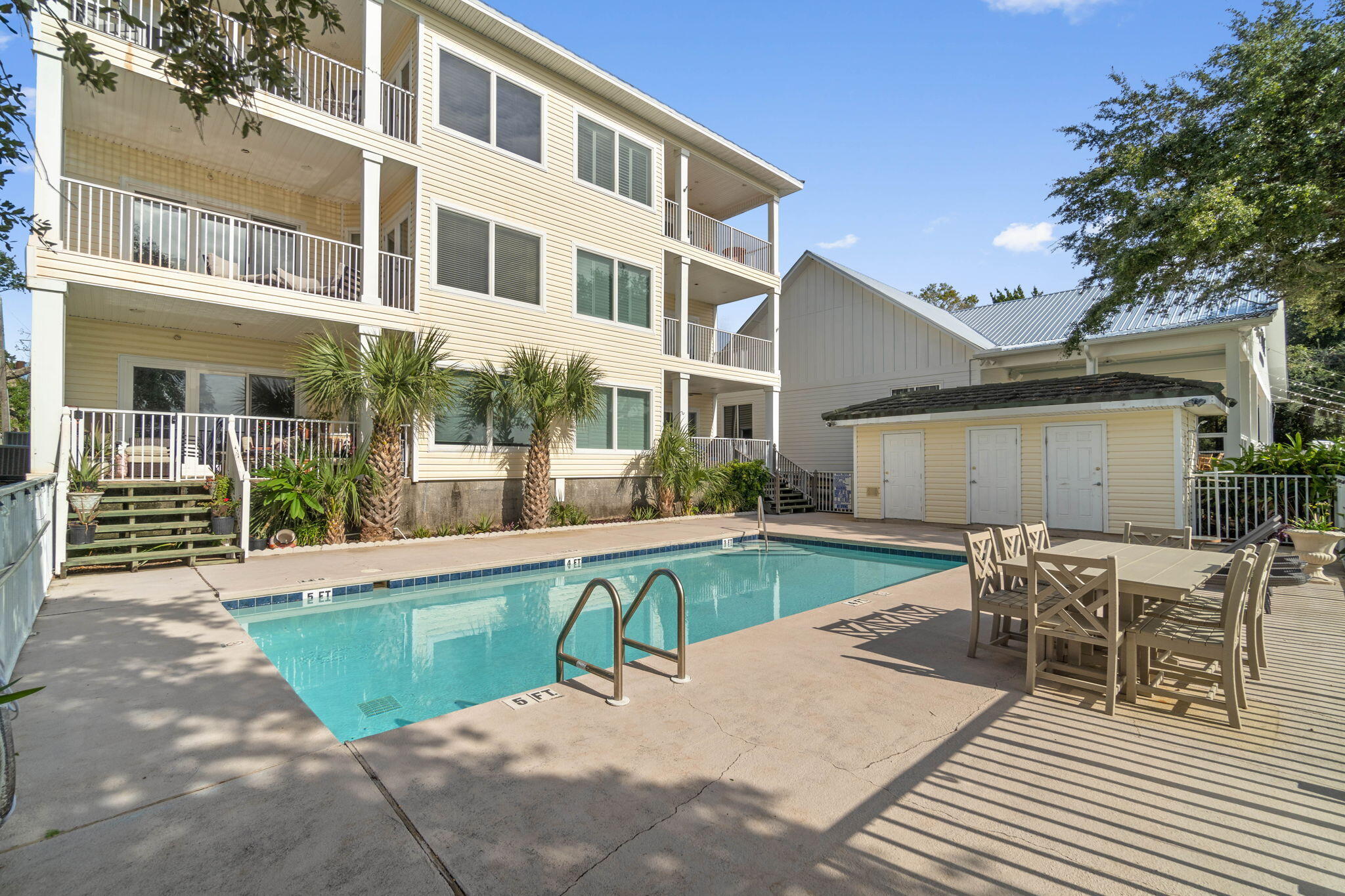 THE SOUND CONDOMINIUM - Residential