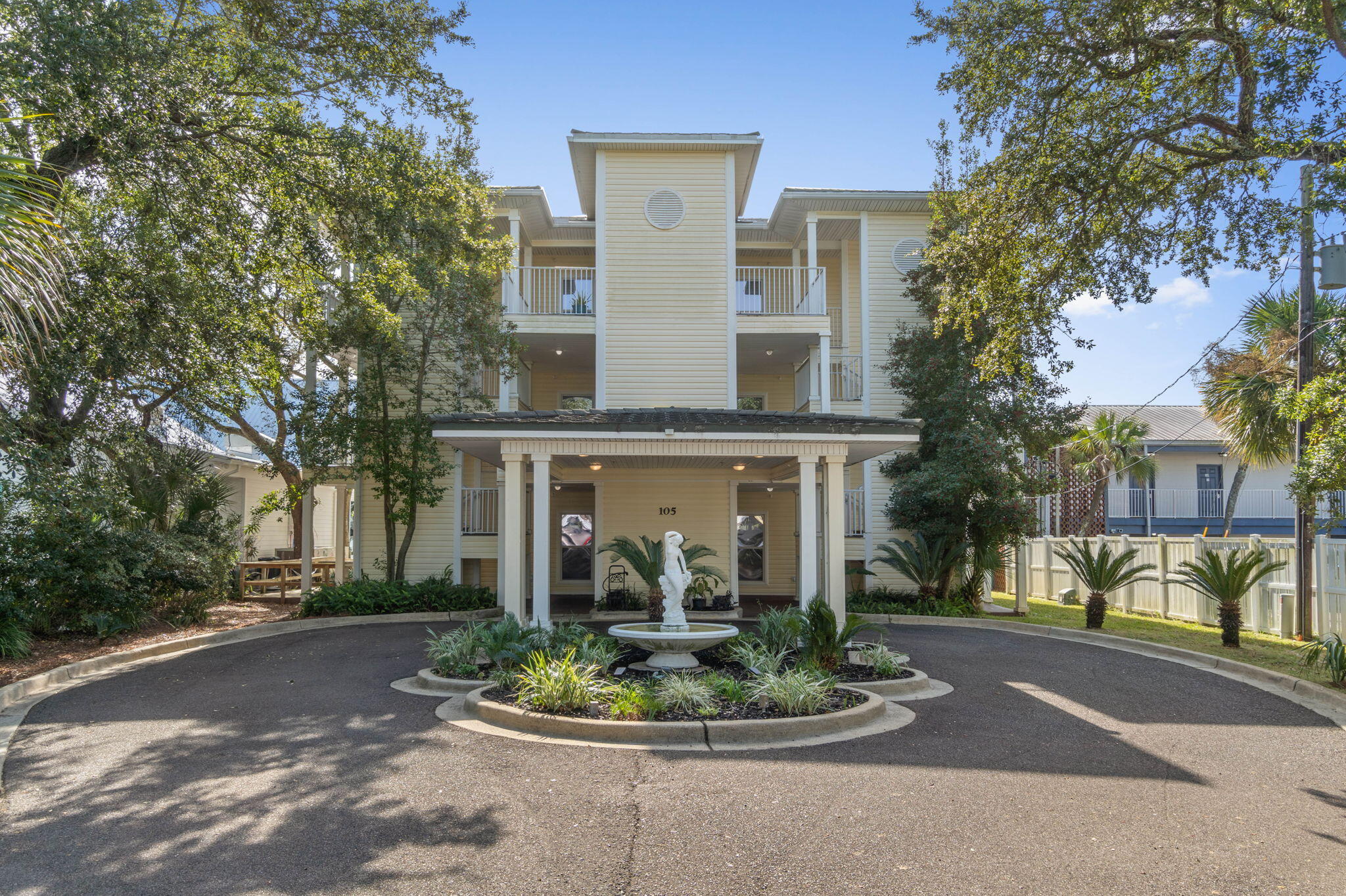 THE SOUND CONDOMINIUM - Residential