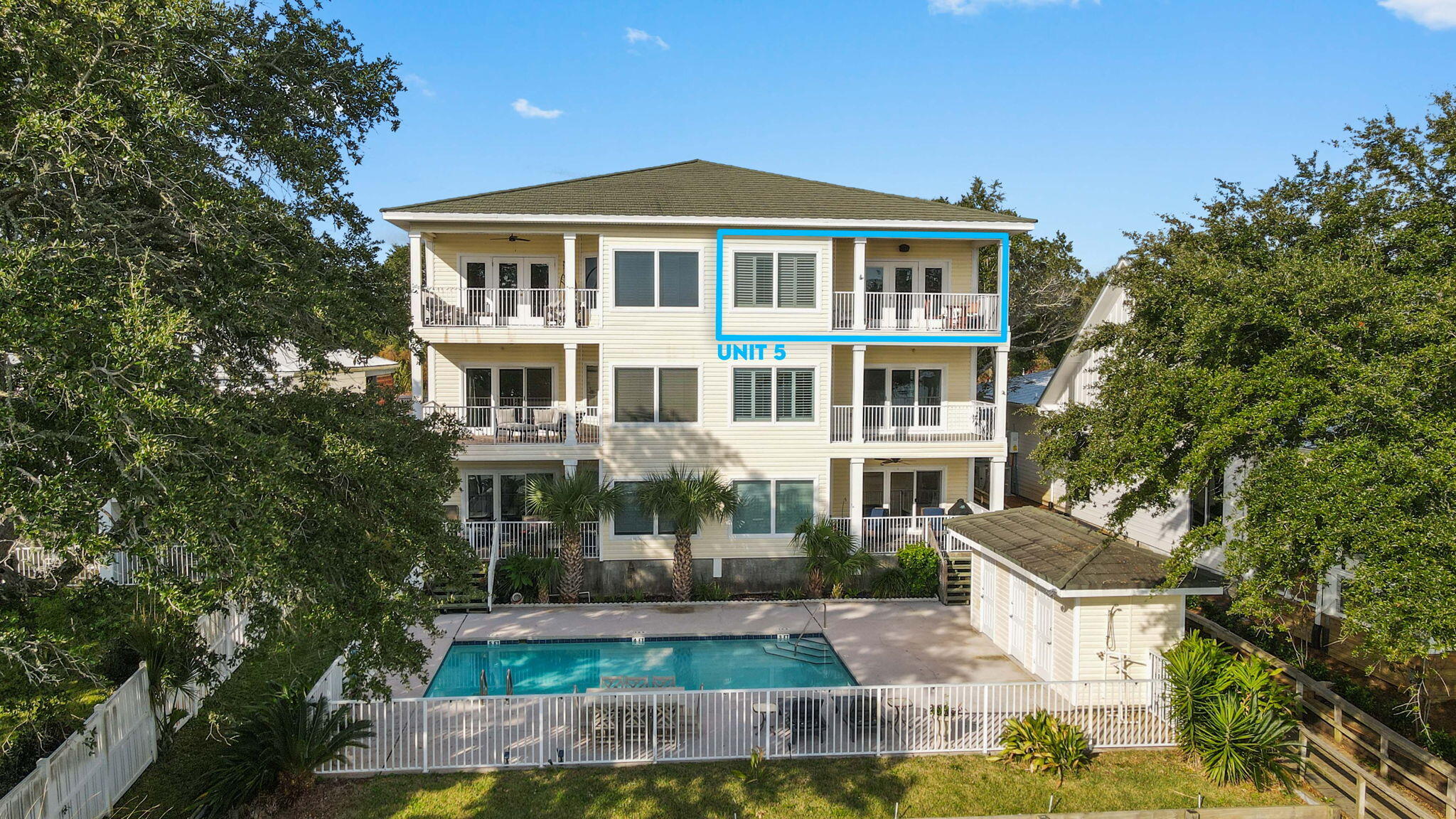 THE SOUND CONDOMINIUM - Residential