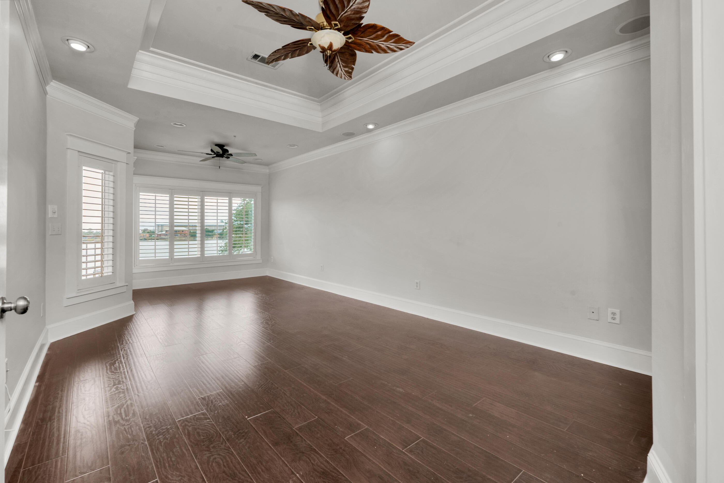 THE SOUND CONDOMINIUM - Residential