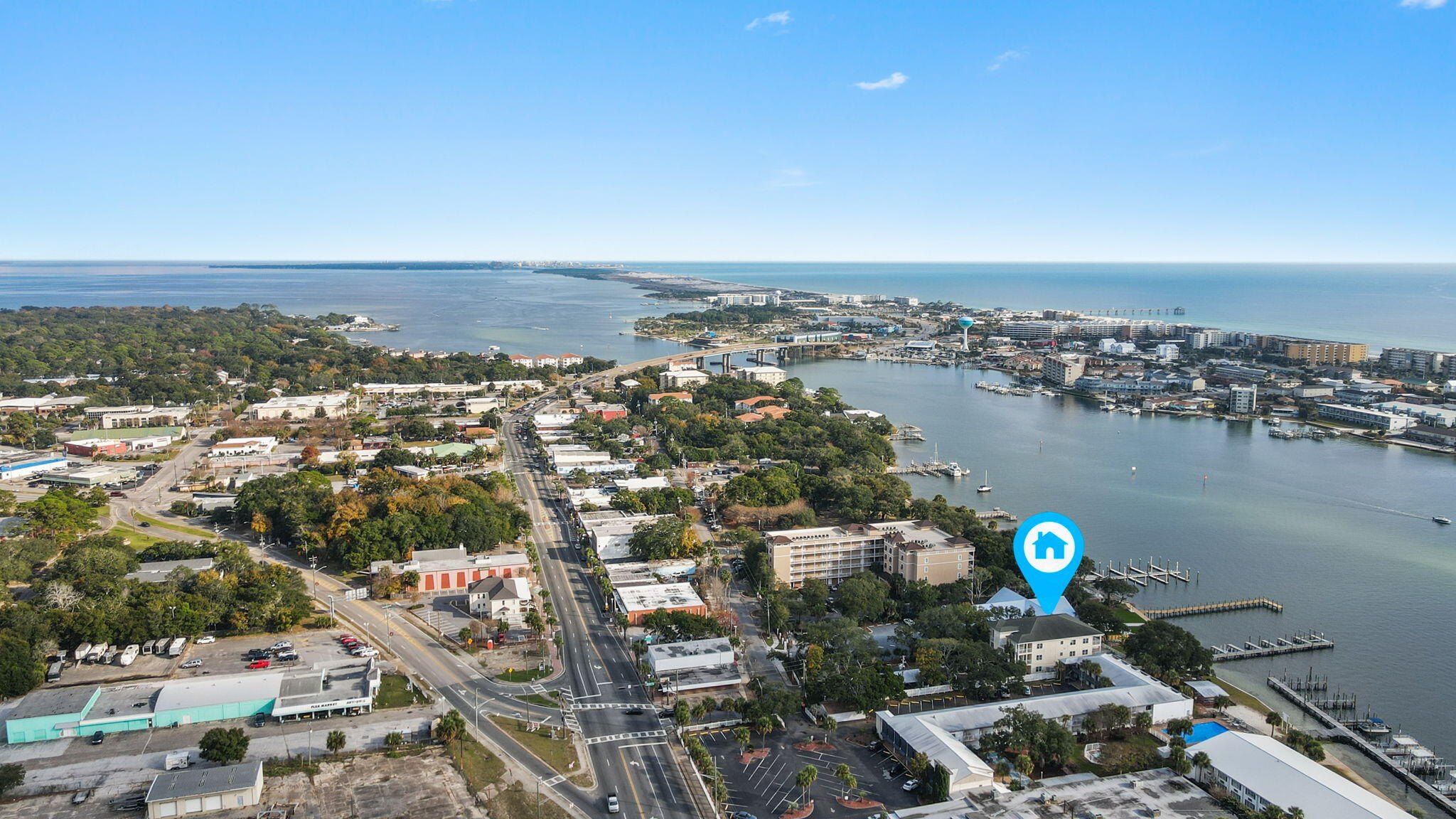 THE SOUND CONDOMINIUM - Residential