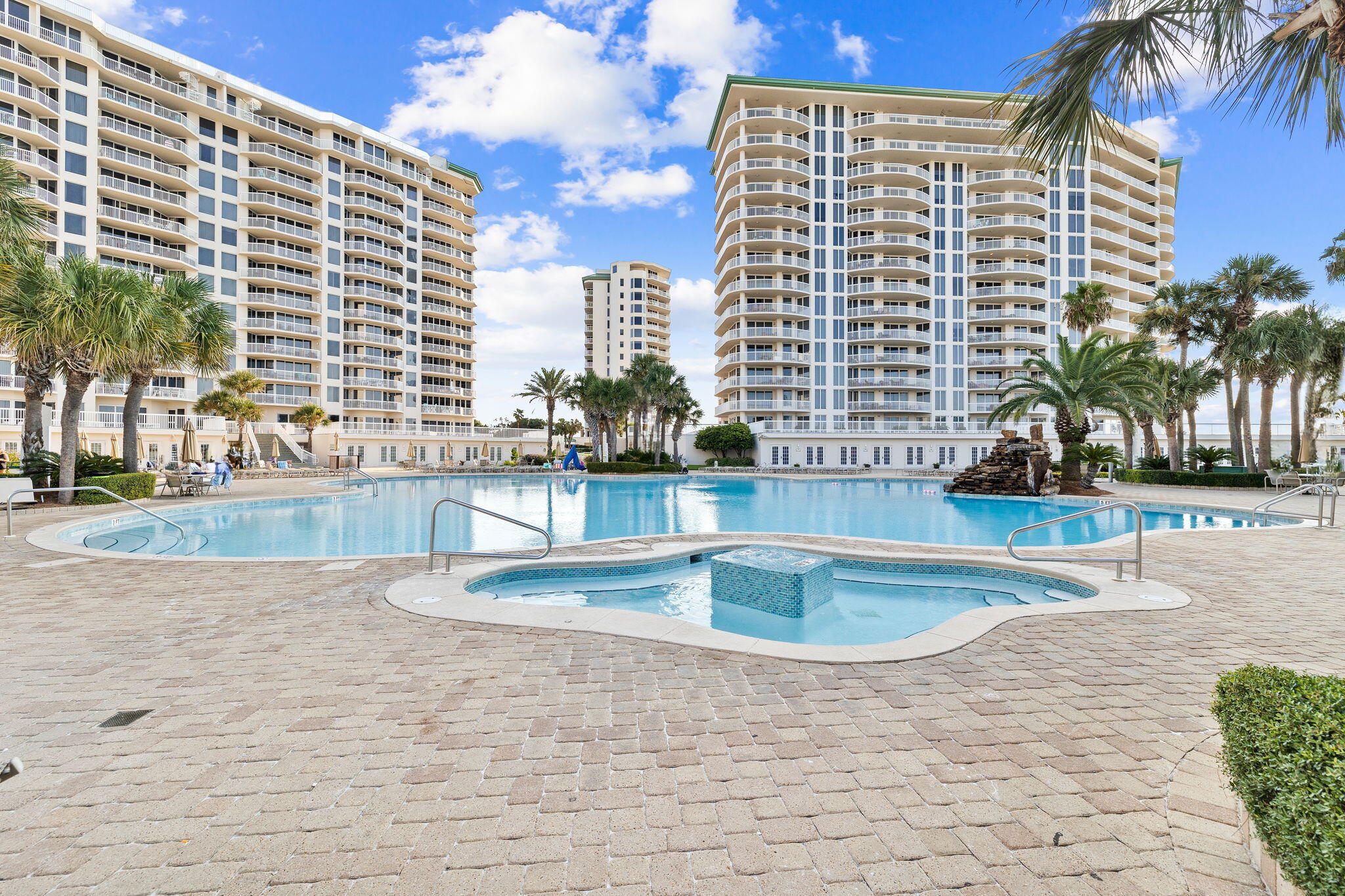 ST. MAARTEN AT SILVER SHELLS - Residential