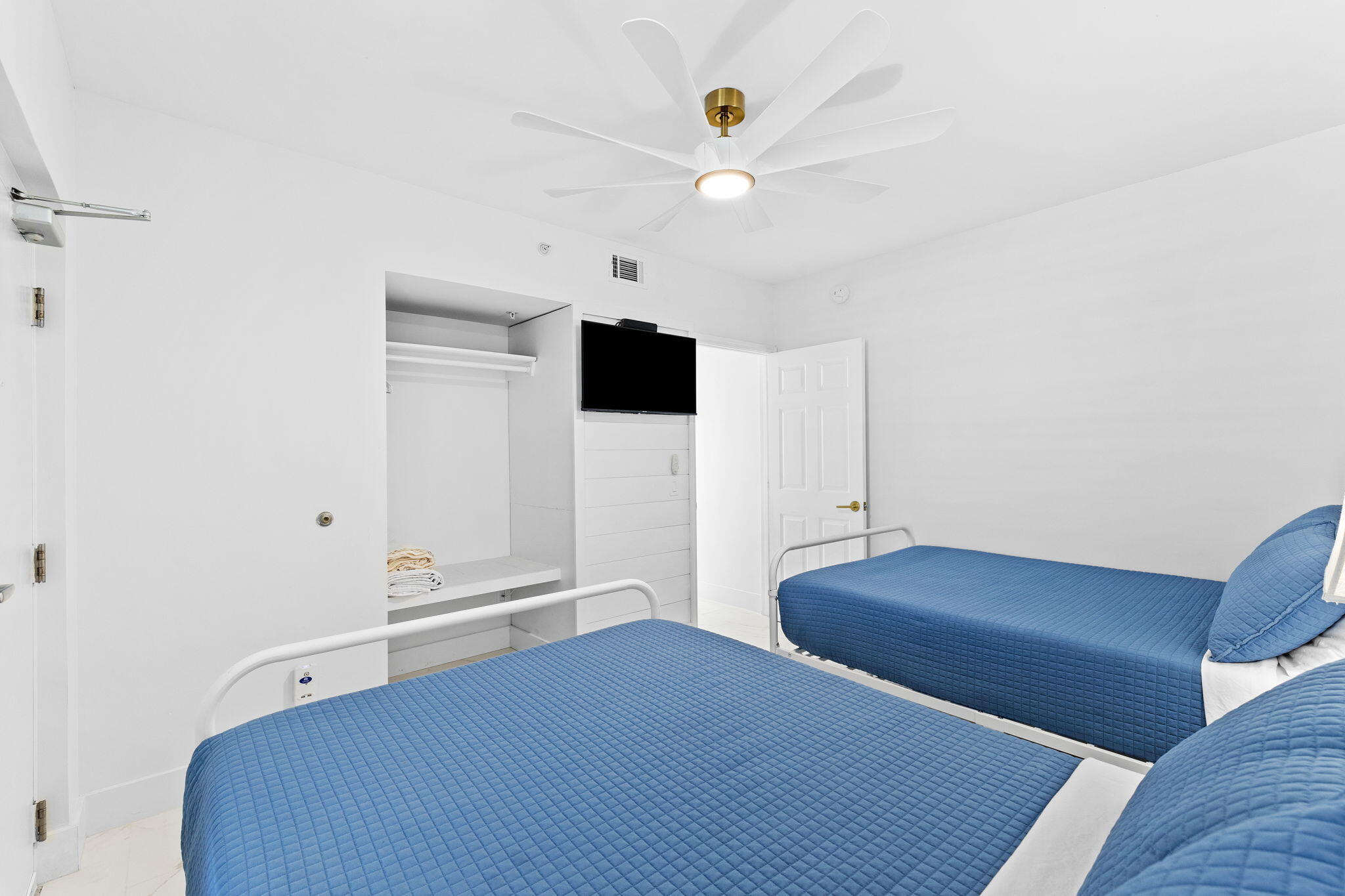 ST. MAARTEN AT SILVER SHELLS - Residential