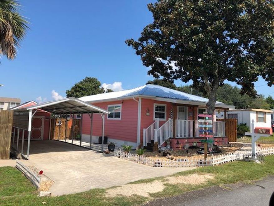 Wonderfully renovated cottage on dune lake.