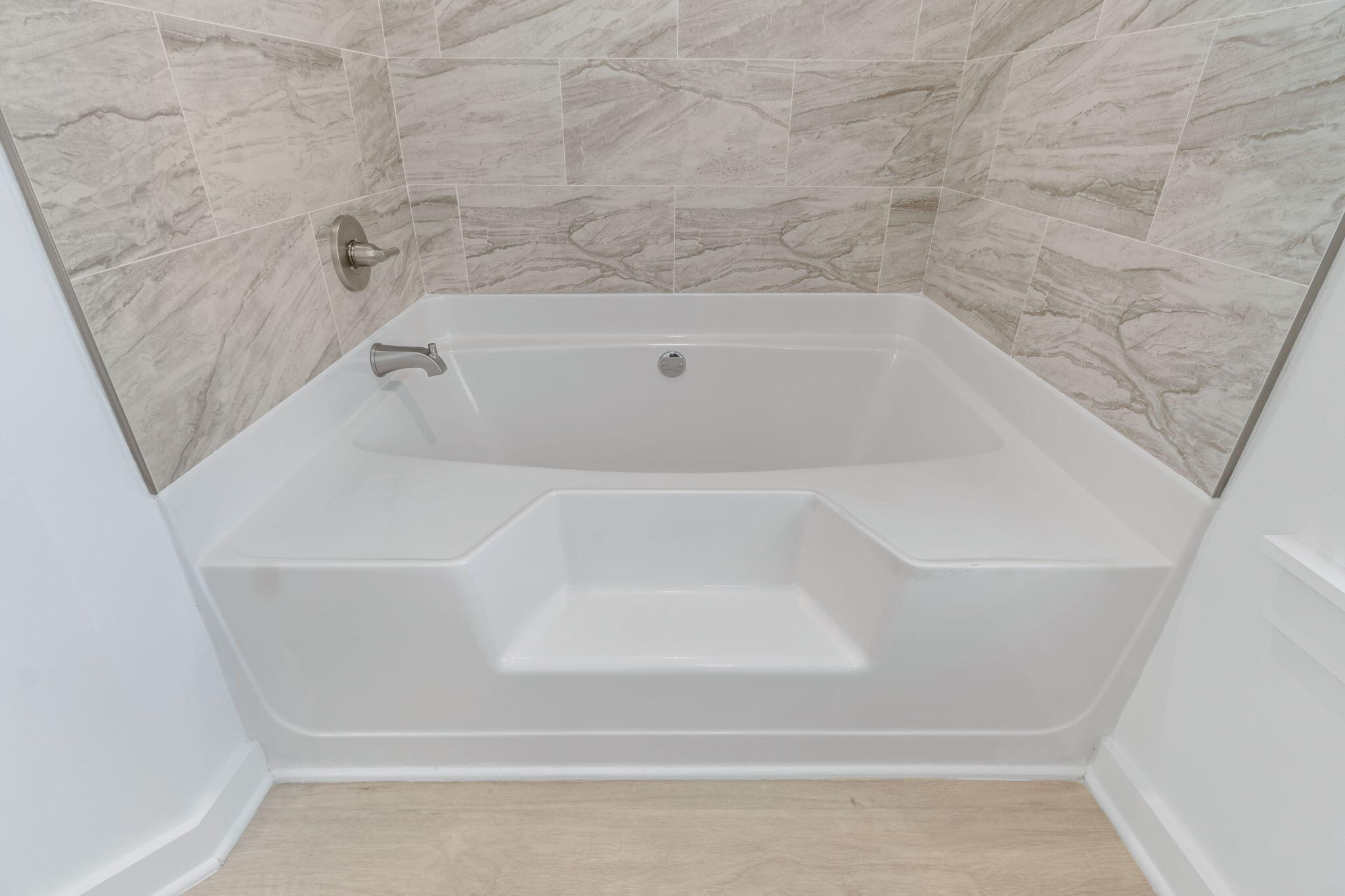 PARADISE RETREAT - Residential