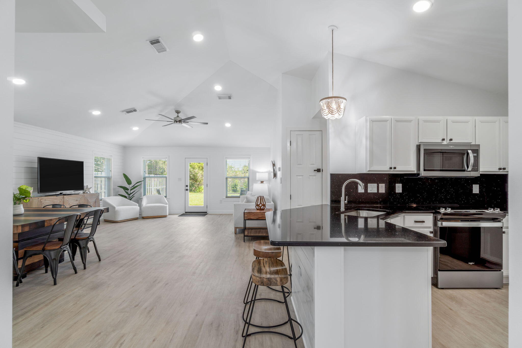 PARADISE RETREAT - Residential