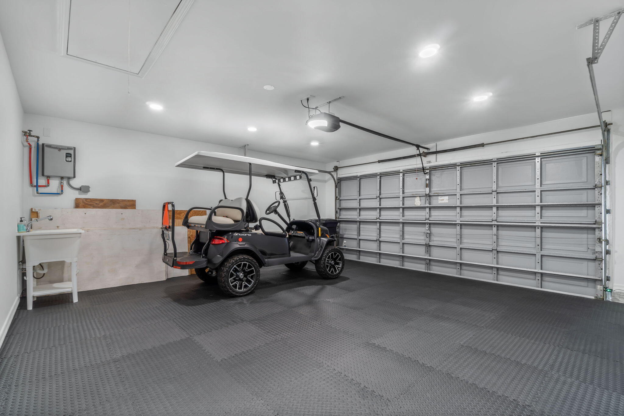 PARADISE RETREAT - Residential