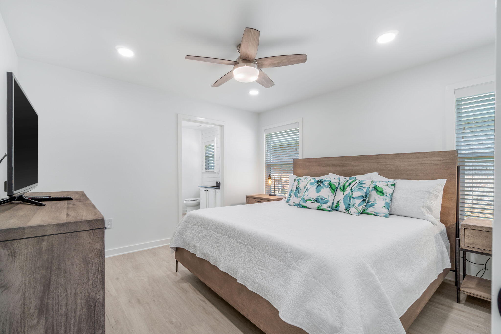 PARADISE RETREAT - Residential