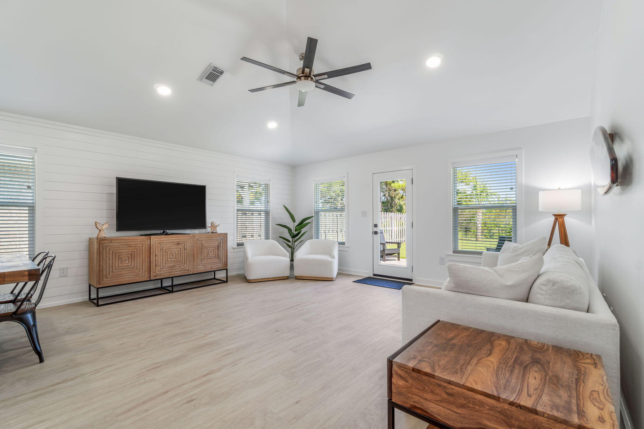 PARADISE RETREAT - Residential