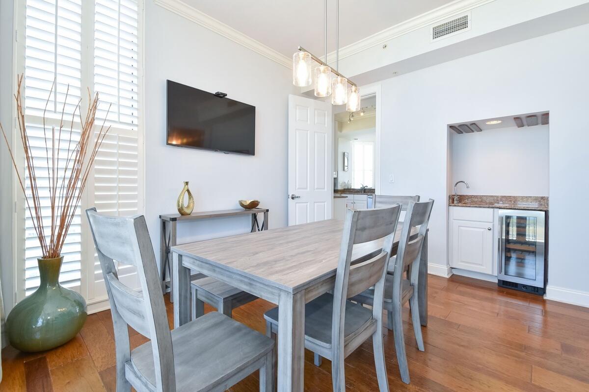 SILVER BEACH TOWERS - Residential