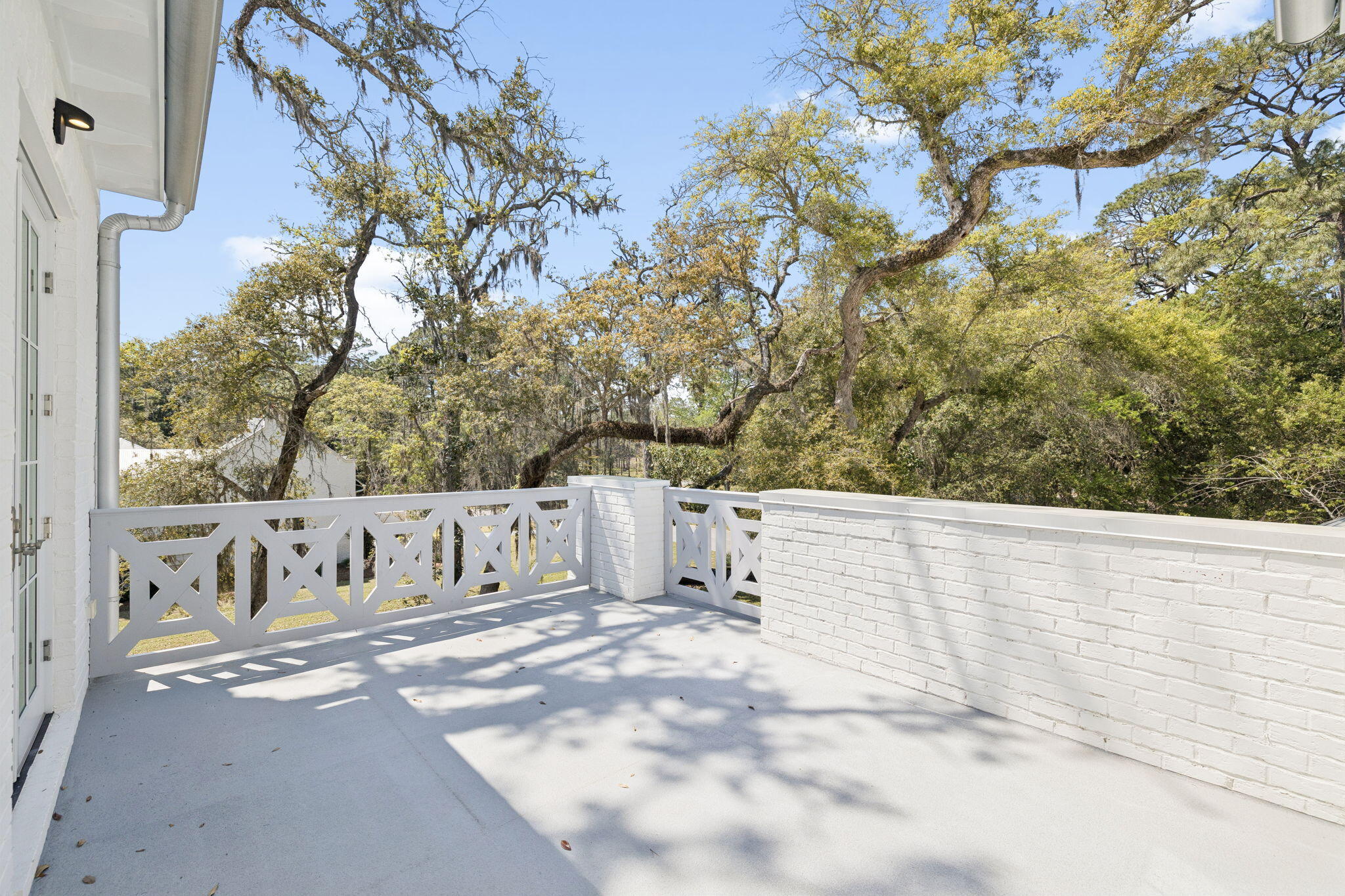 CHURCHILL OAKS - Residential