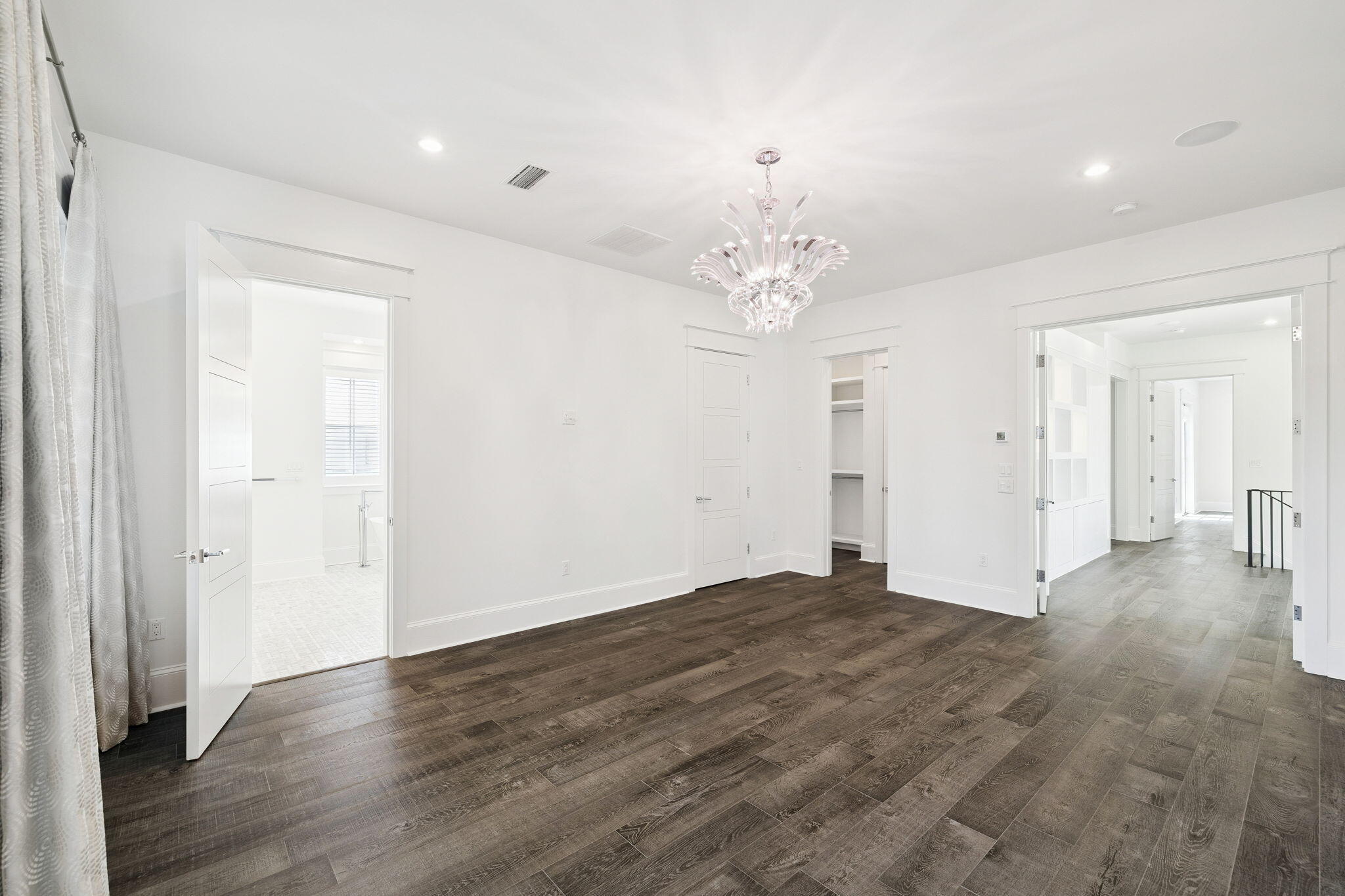 CHURCHILL OAKS - Residential