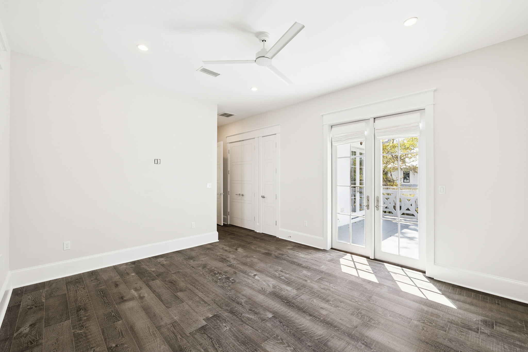 CHURCHILL OAKS - Residential