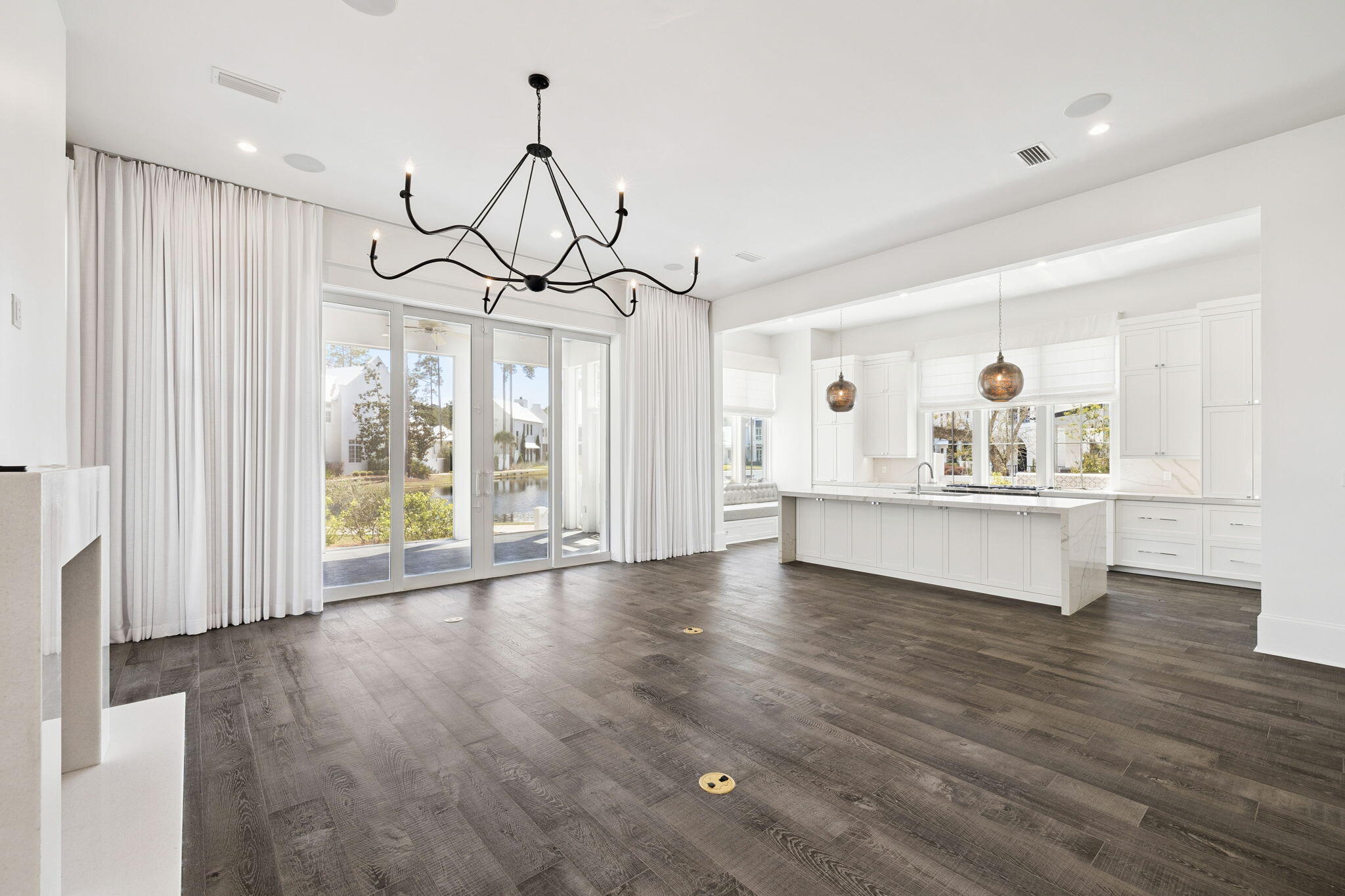 CHURCHILL OAKS - Residential