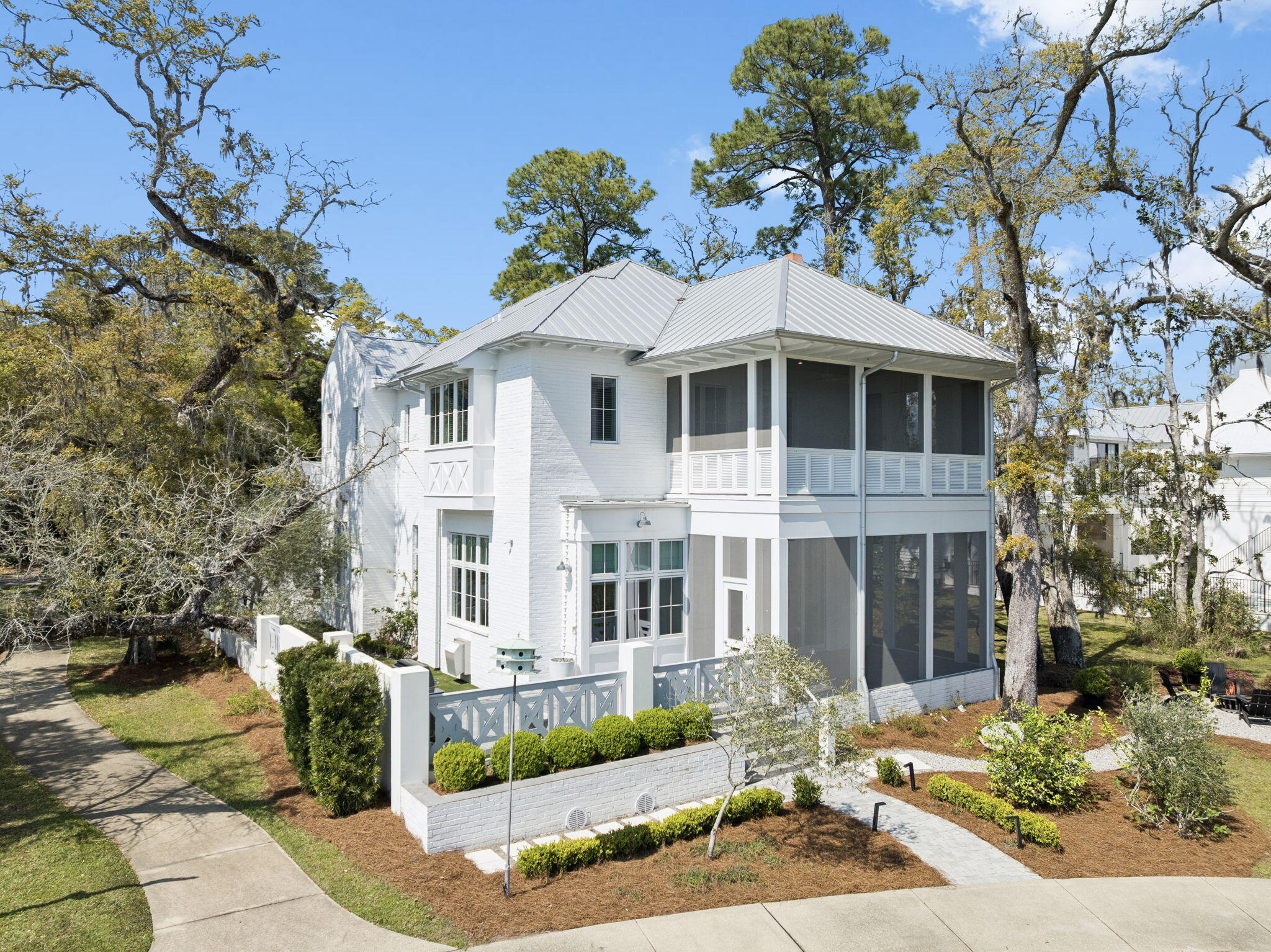 CHURCHILL OAKS - Residential