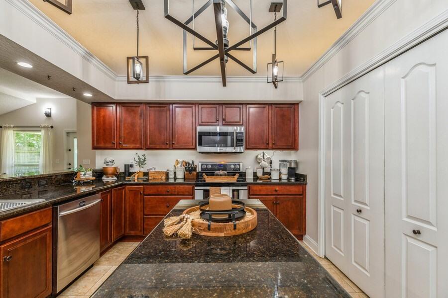 WHITS MANOR LOT 2 RES #02-159 - Residential