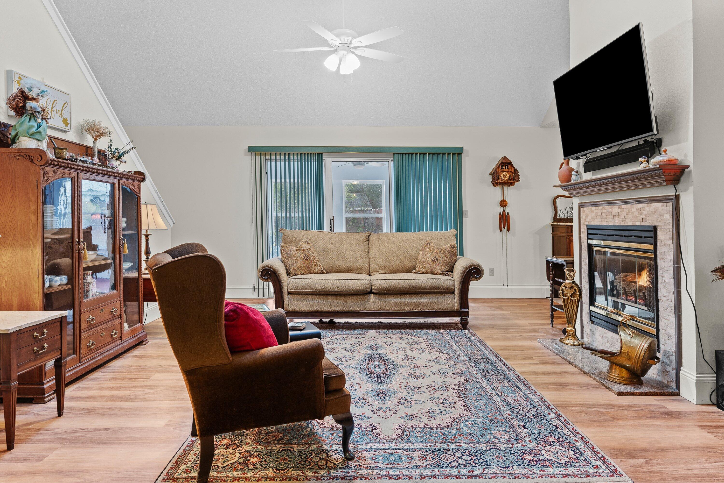 PARKWOOD COURT AT BLUEWATER BAY - Residential