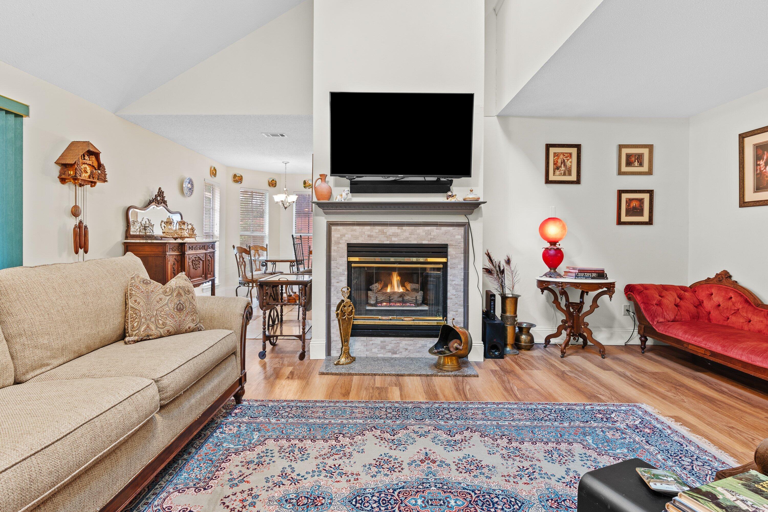 PARKWOOD COURT AT BLUEWATER BAY - Residential