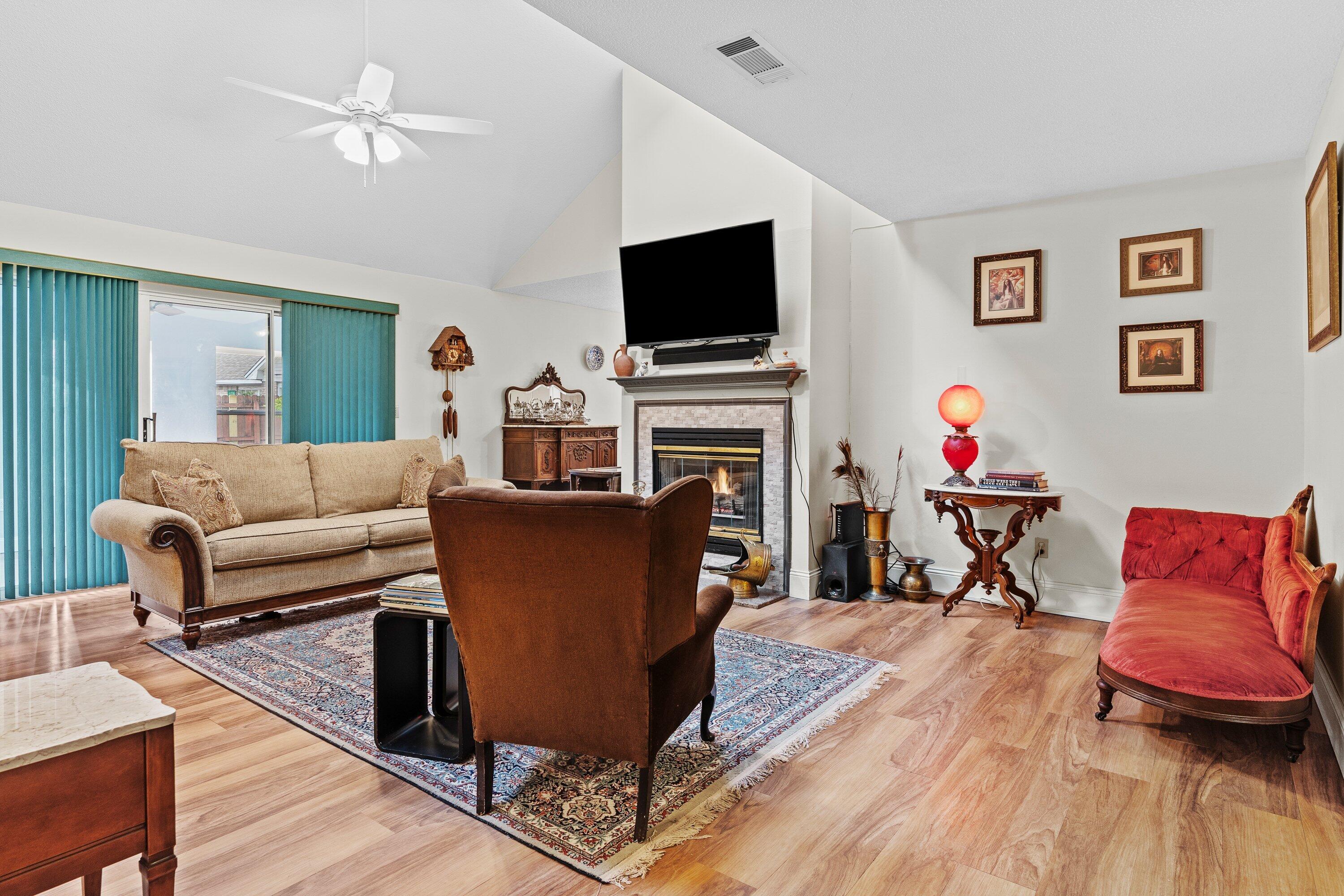 PARKWOOD COURT AT BLUEWATER BAY - Residential