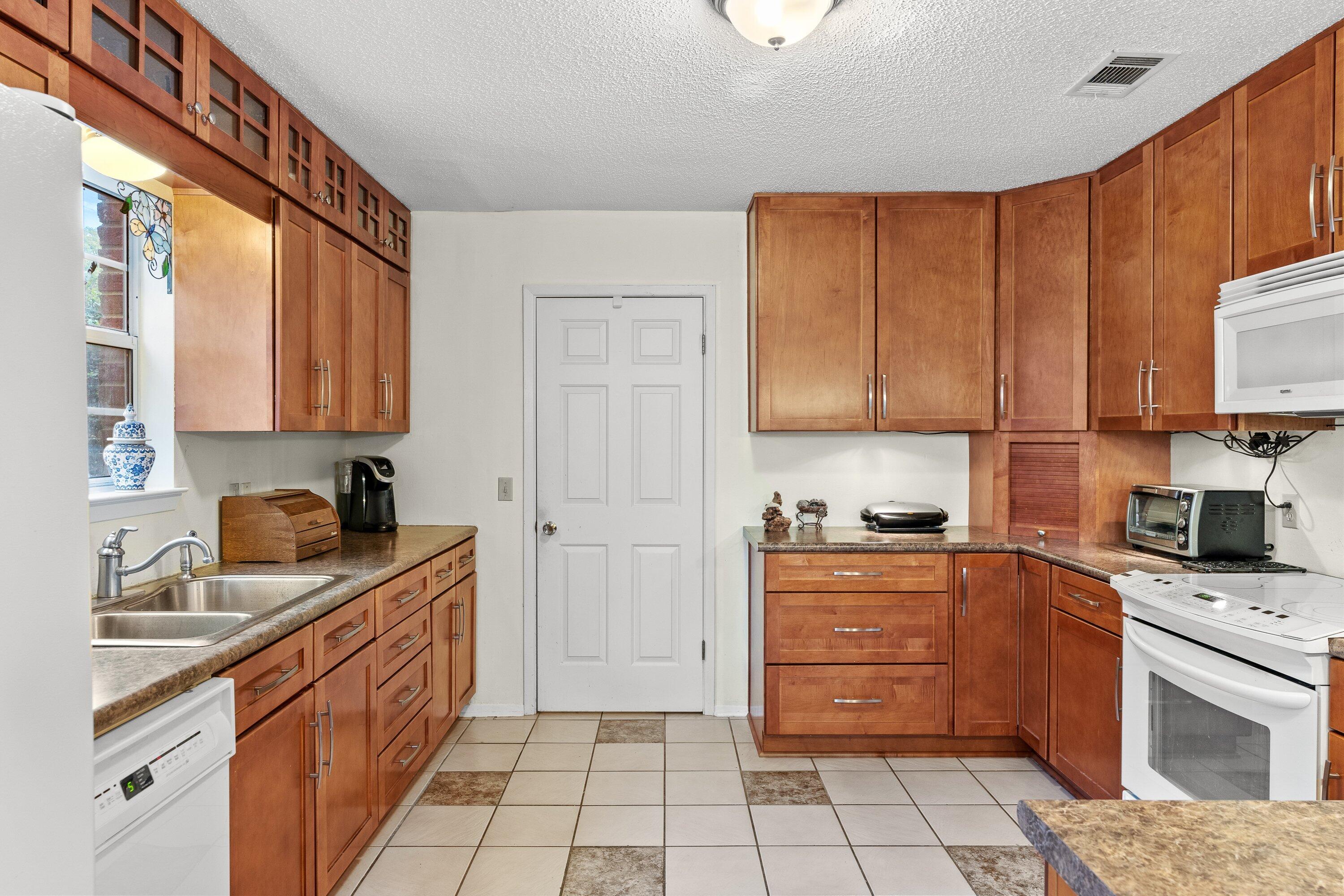 PARKWOOD COURT AT BLUEWATER BAY - Residential