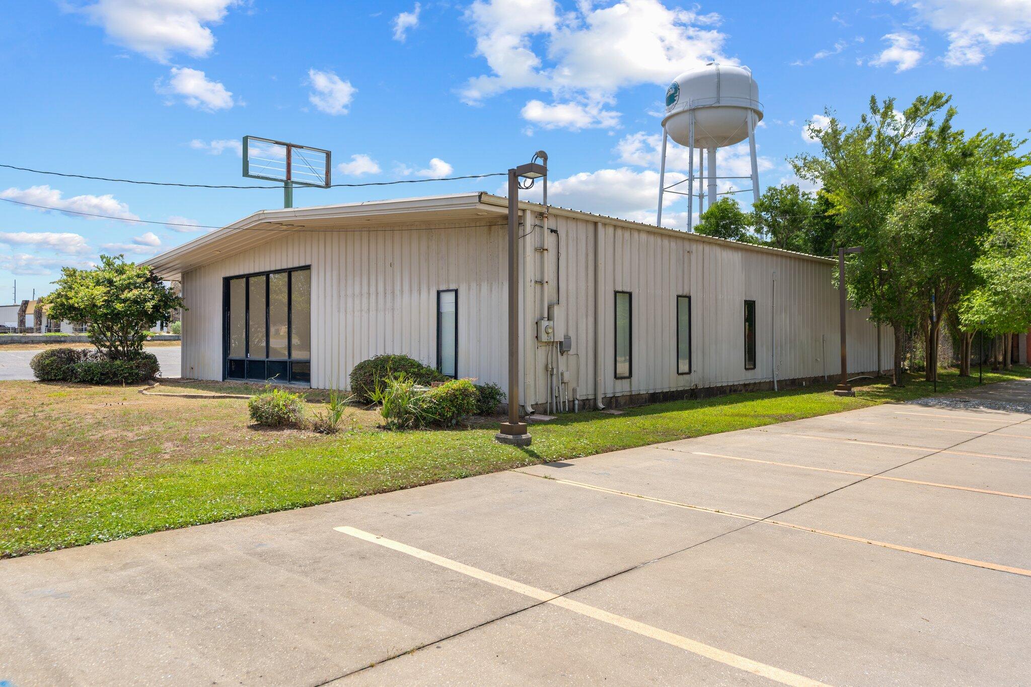 Flex space with retail capabilities consisting of 2,500sf of office; 1,000sf of flex space; covered exterior bay. New roof coating with 15-year warranty. Fenced parking or yard space. Just off of Mary Esther Blvd across from Publix, Aldi, TJ Maxx, 2nd & Charles, and many other retailers and restaurants.