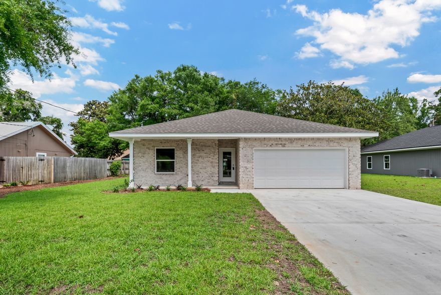 Seller offering to pay up to $10,000 in buyers CC. Welcome to this fabulous 3 bedroom 2.5 bath 2 car garage  home located in Fort Walton Beach. Close to FWB high school and both military bases. As you enter you will love the spacious living room open to the kitchen and dining area. 9v 'ceilings. 5 3/4-inch baseboard throughout. Lots of room for entertaining family and friends. Beautiful white kitchen cabinets with Granite countertops, stainless steel appliances, walk-in pantry and a breakfast bar for entertaining. The master bedroom has double vanities in the master along with separate shower and garden tub. All mirrors are wood framed. Two spacious walk-in closets located in the Master bath/bedroom. Jack and Jill bedroom and full bathroom plus a 1/2 bath for a comfortable layout.