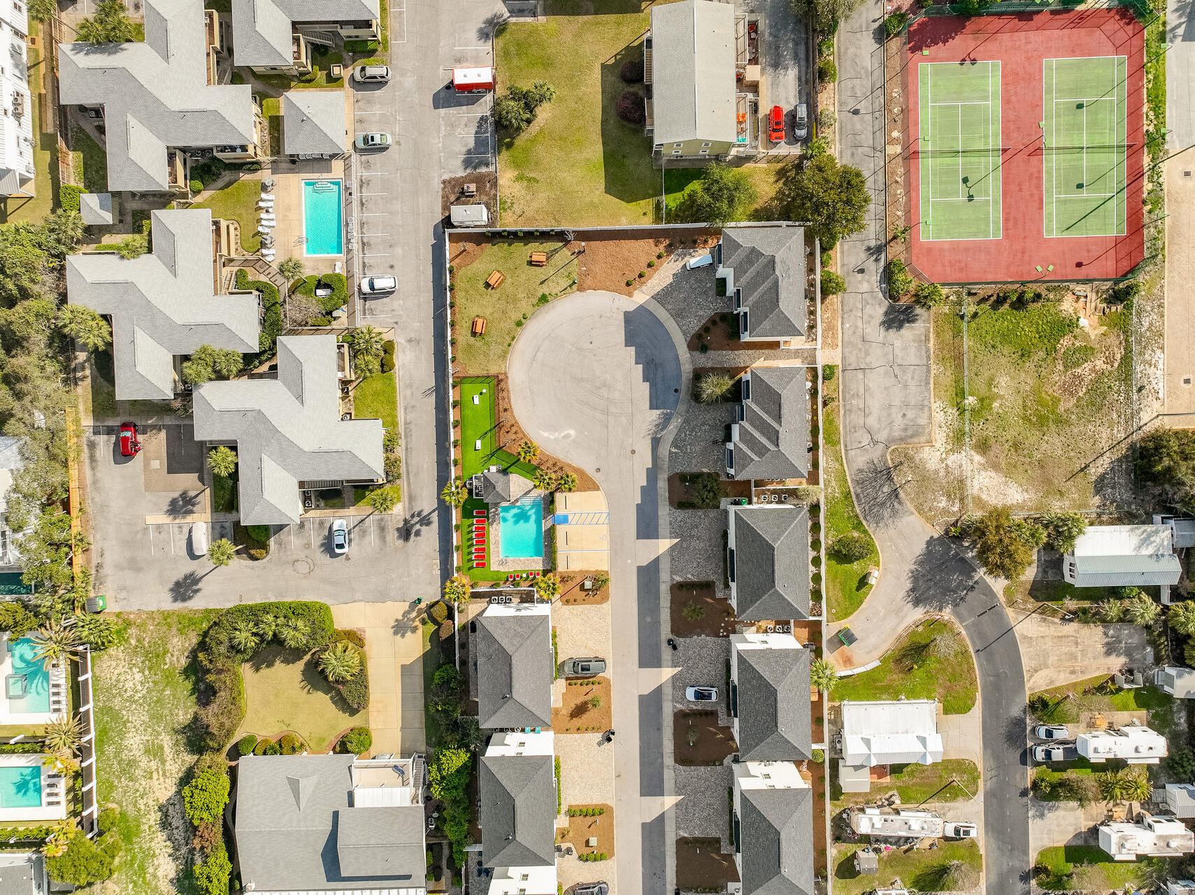 HIDDEN PALMS - Residential
