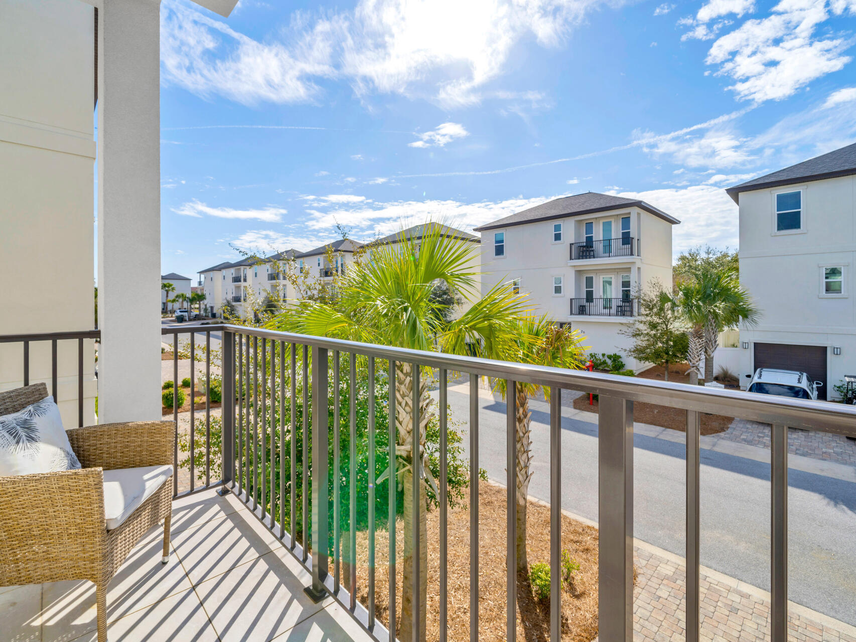 HIDDEN PALMS - Residential