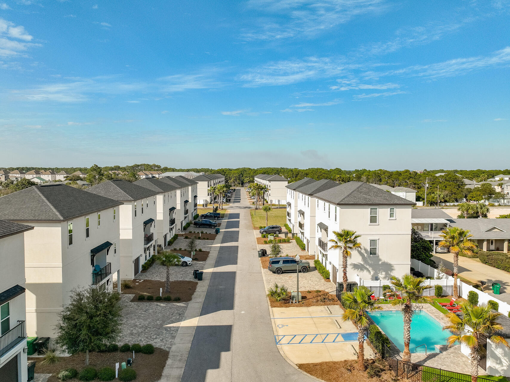 HIDDEN PALMS - Residential