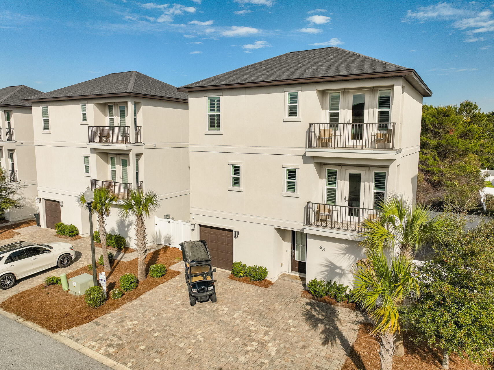 HIDDEN PALMS - Residential