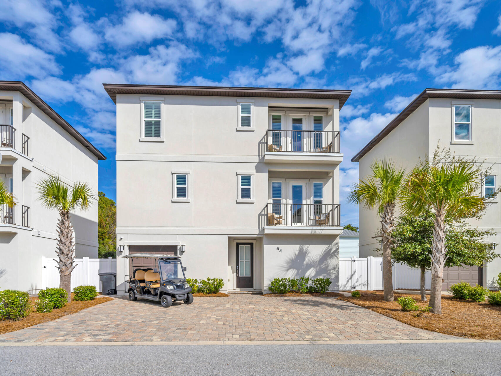 HIDDEN PALMS - Residential