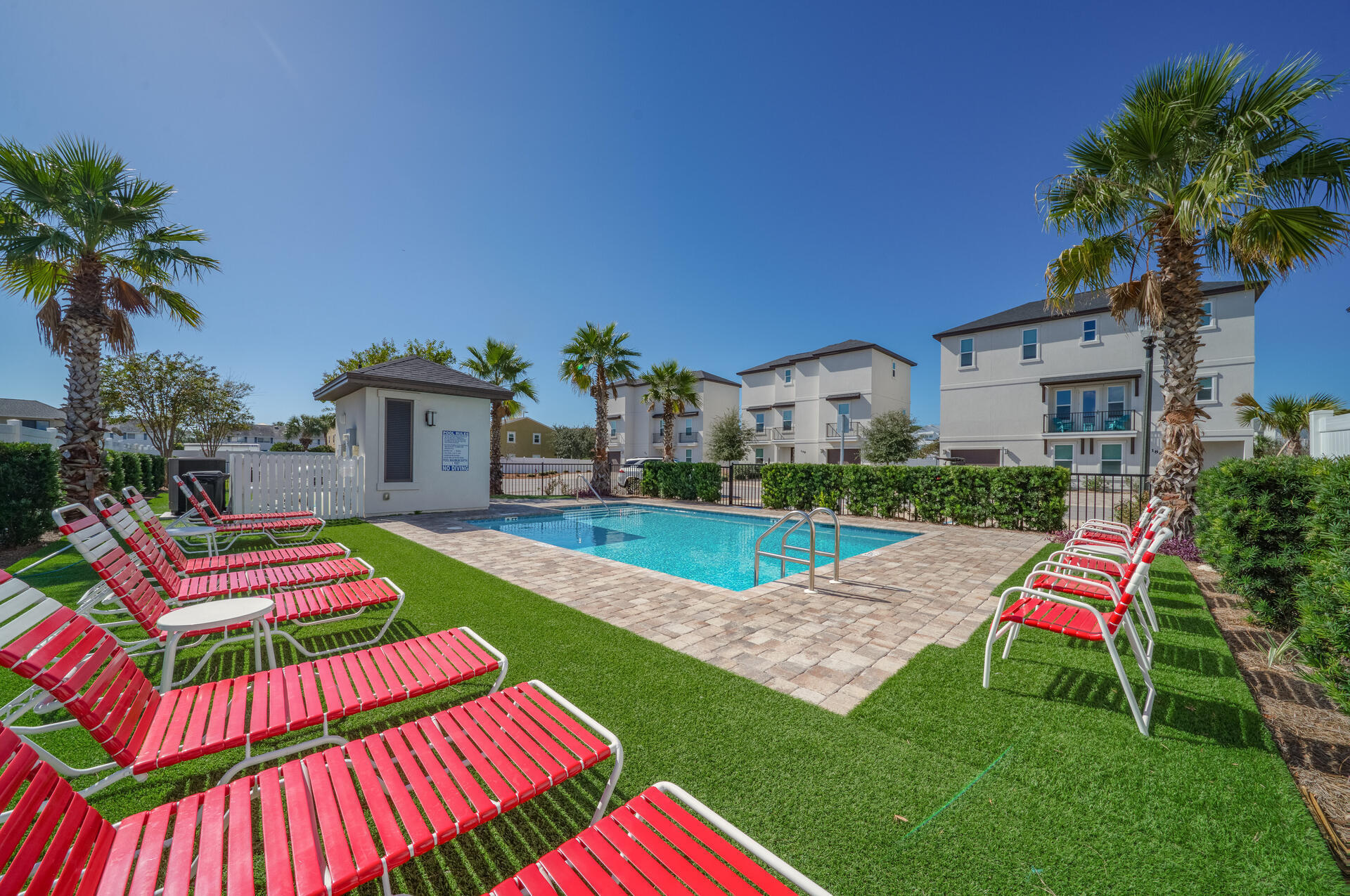HIDDEN PALMS - Residential