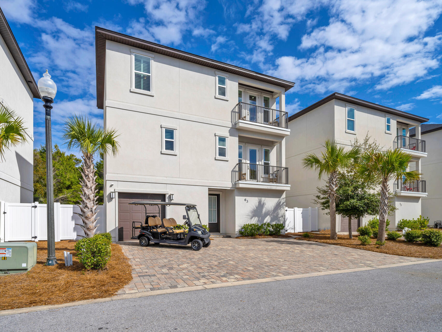 HIDDEN PALMS - Residential