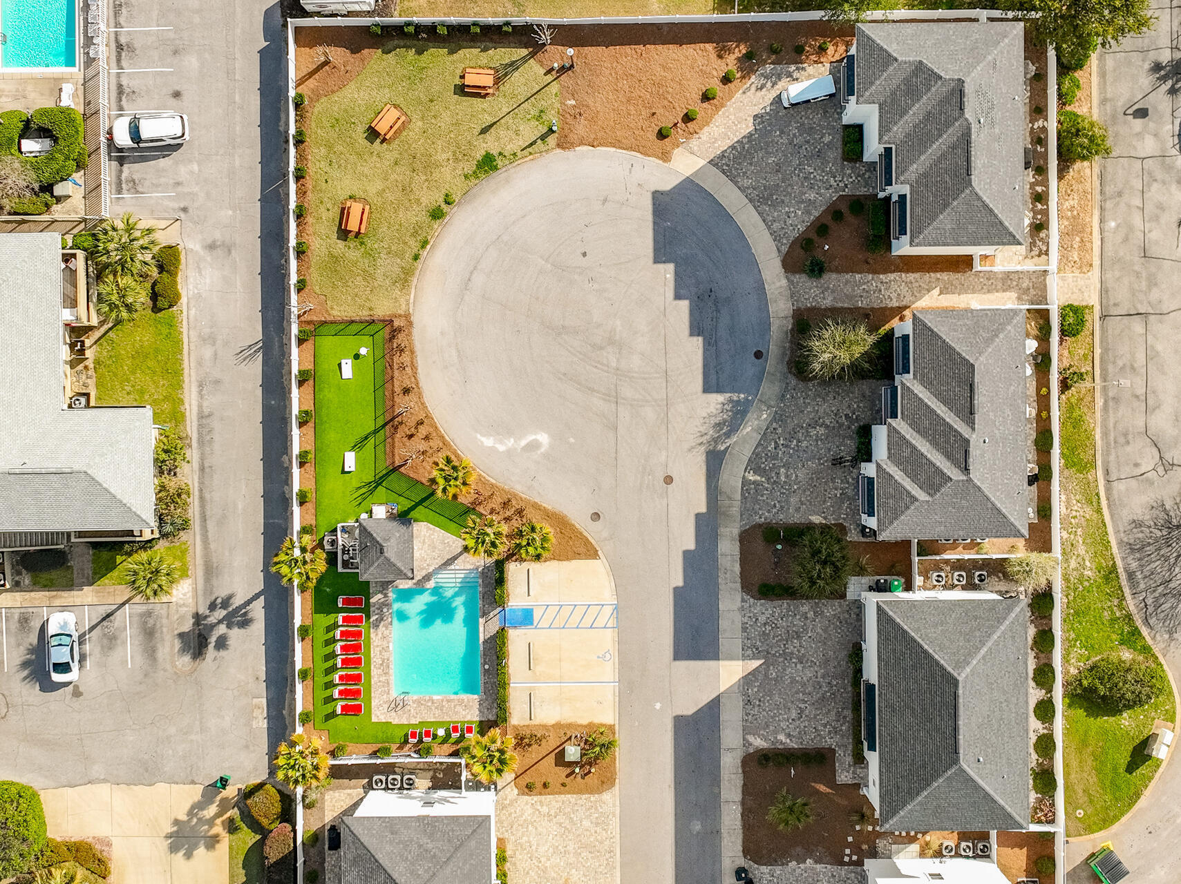 HIDDEN PALMS - Residential