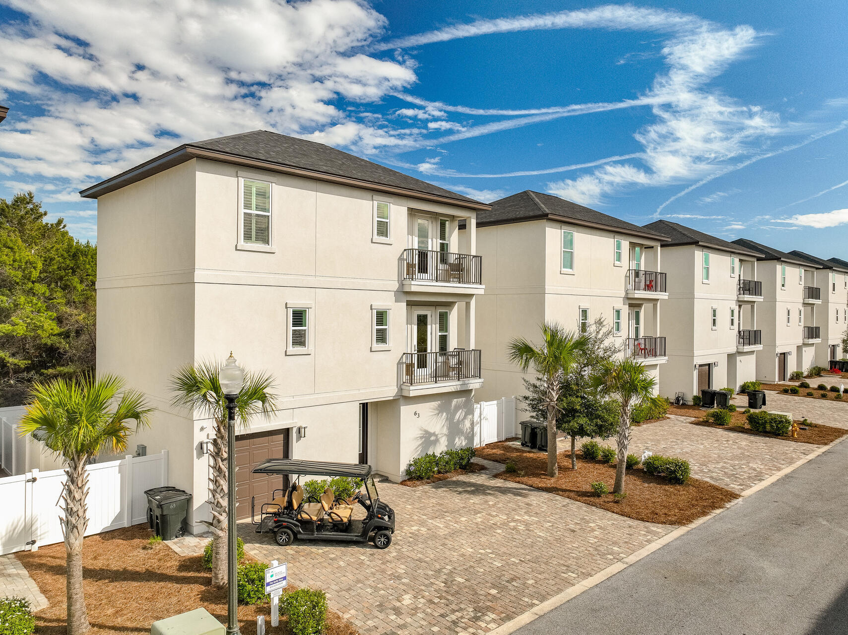 HIDDEN PALMS - Residential