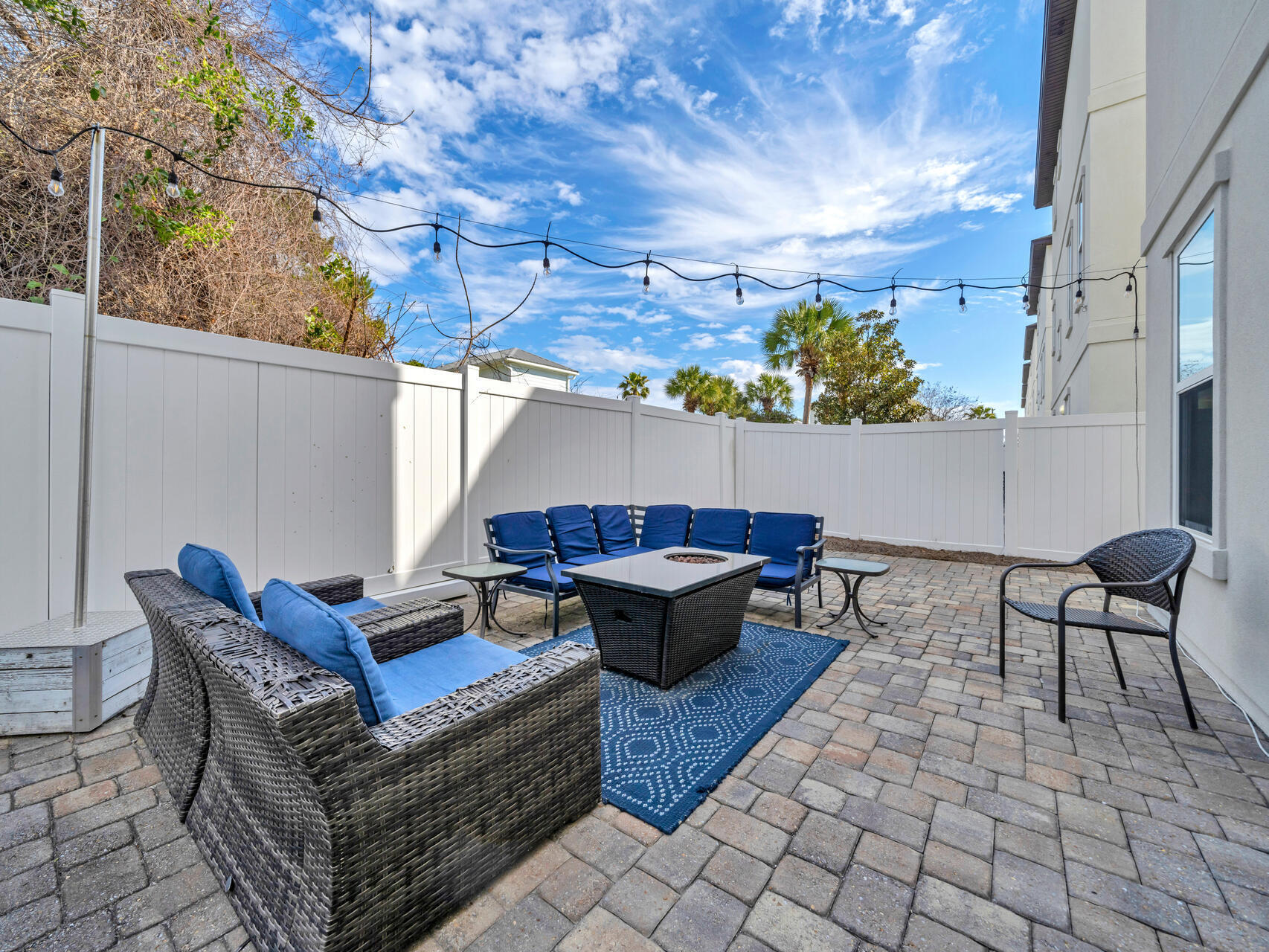 HIDDEN PALMS - Residential