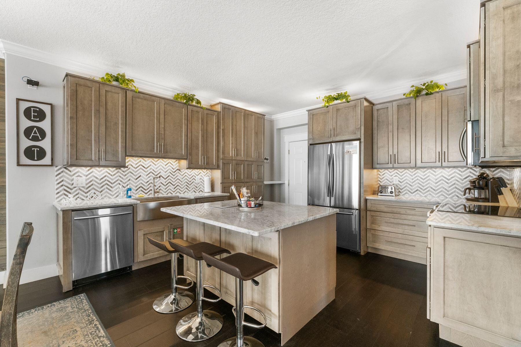 EMERALD ISLE - Residential
