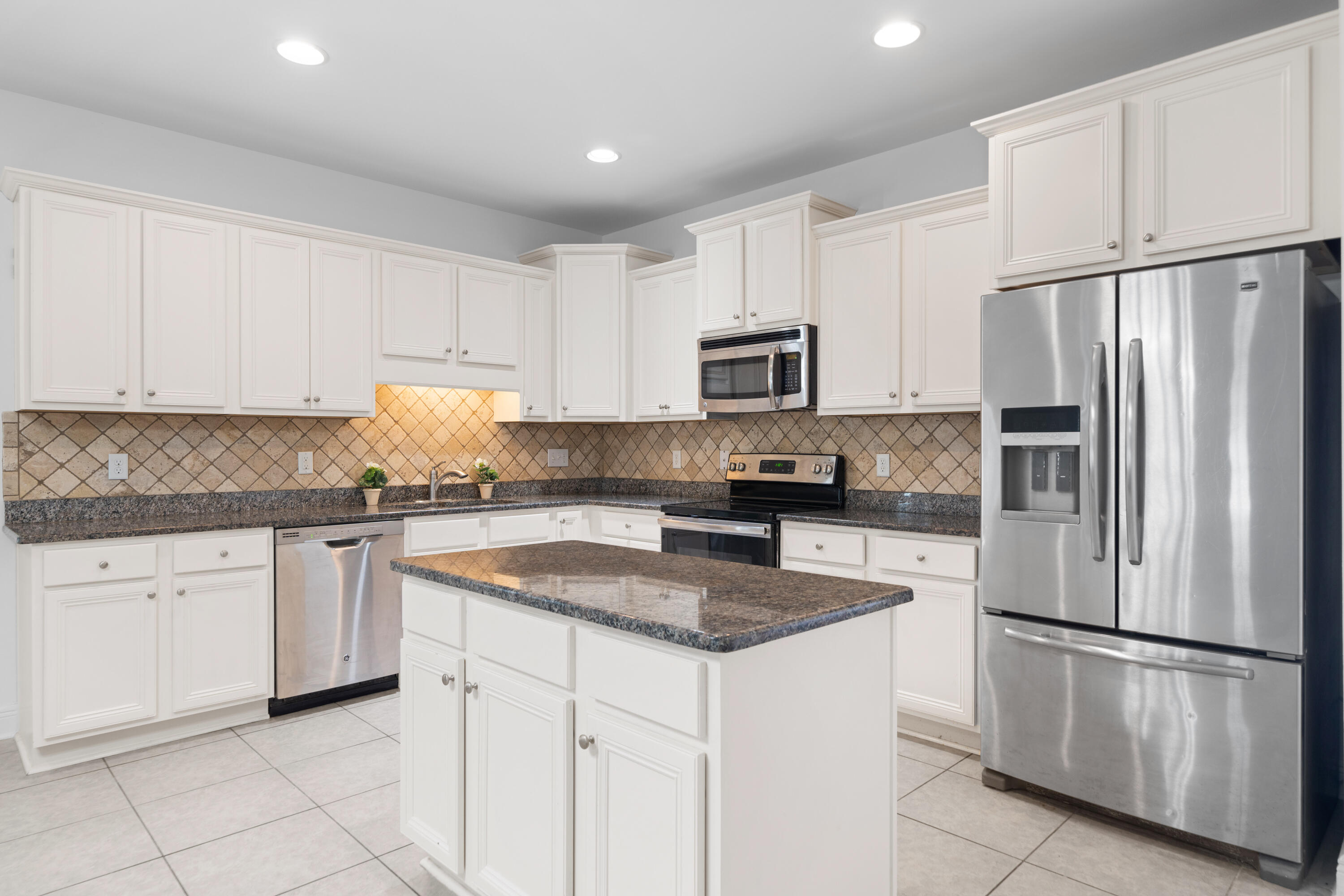 WHISPERING LAKE - Residential Lease