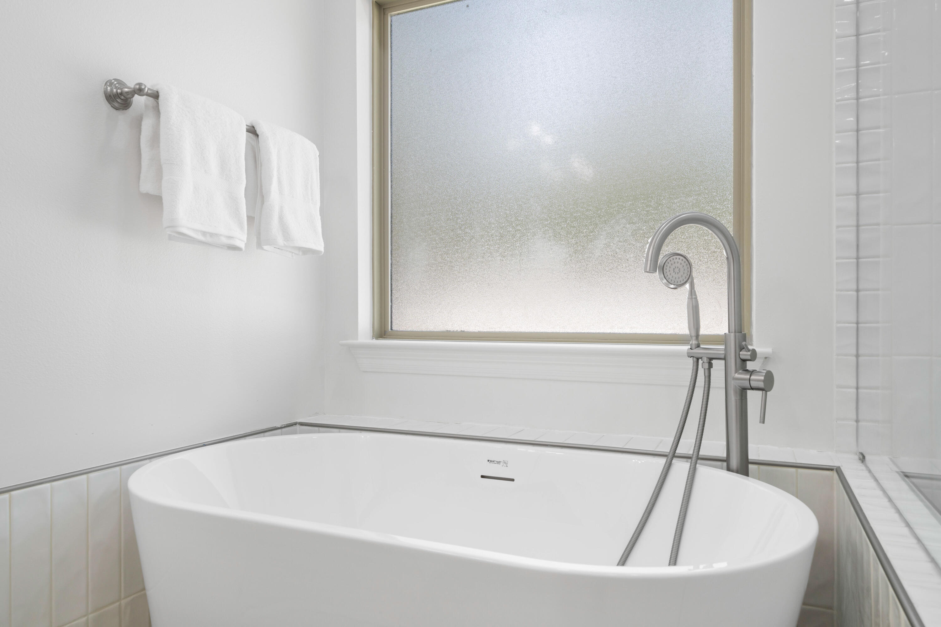 WHISPERING LAKE - Residential Lease