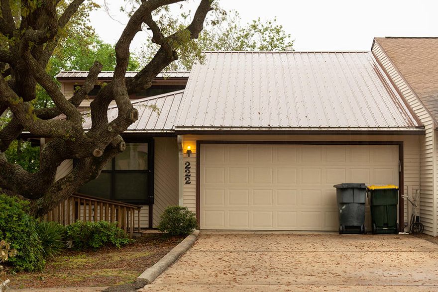 Great mid town location! Close to both Eglin AFB and Hurlburt Field. Newly remodeled unit with soaring ceilings in the living area and two bedrooms on opposite side of the home for privacy. Large living area with fireplace.  2 car garage and fenced back yard. Private deck off master bedroom for those quiet mornings. No pets allowed and no smoking inside home or garage.