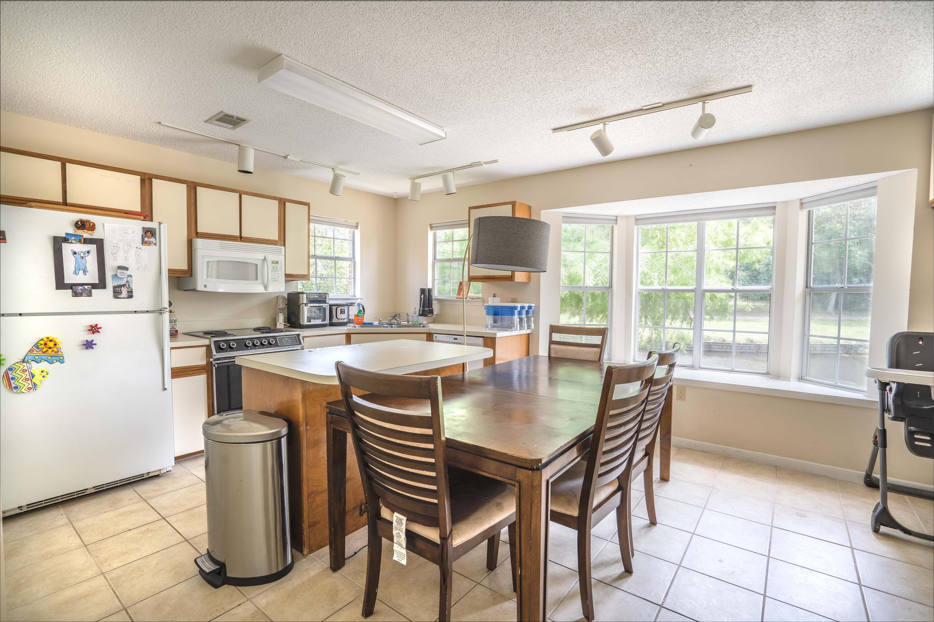 FAIRWAY LAKES - Residential