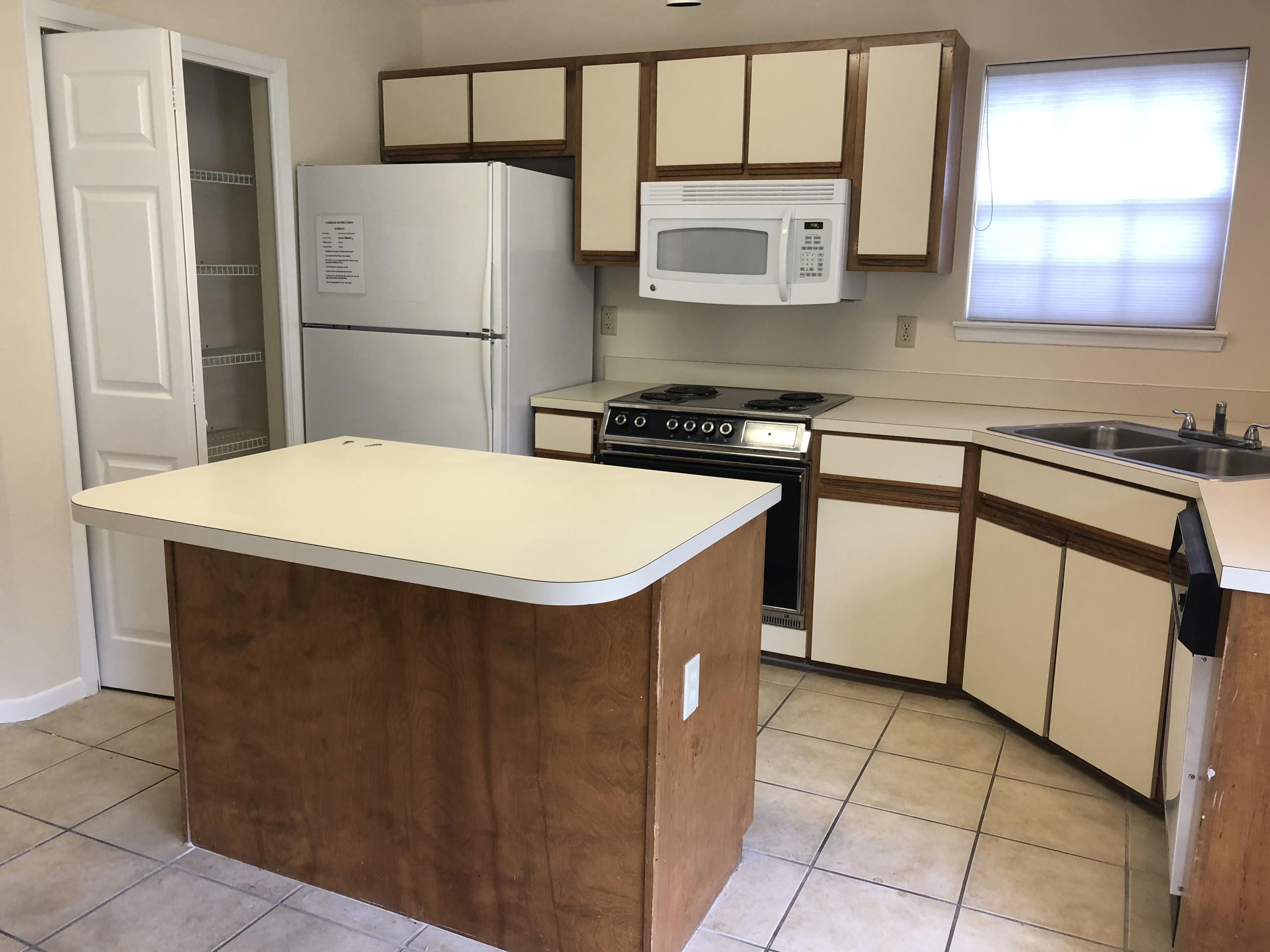 FAIRWAY LAKES - Residential