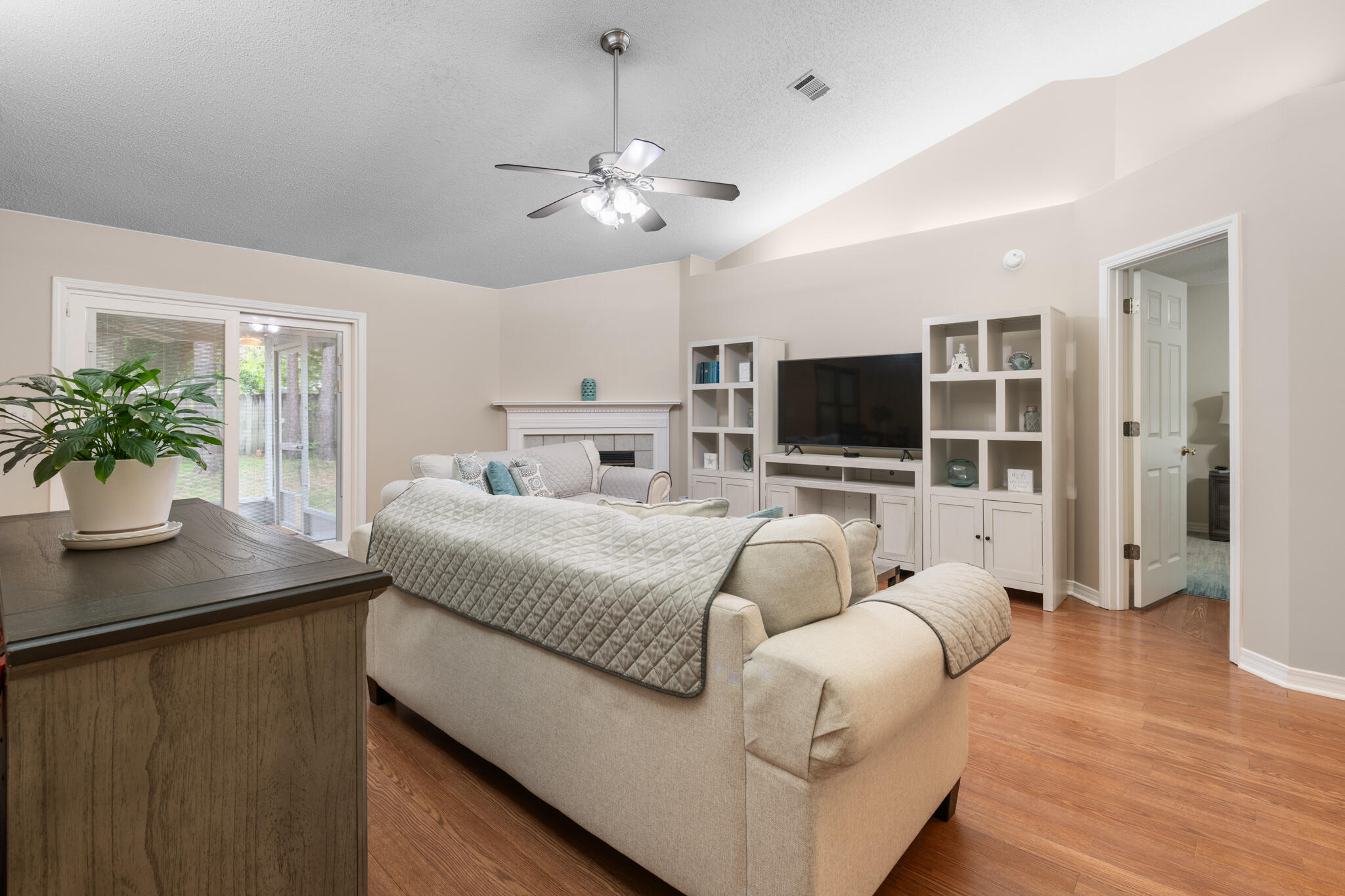 COUNTRYVIEW ESTATES 4TH ADDN - Residential